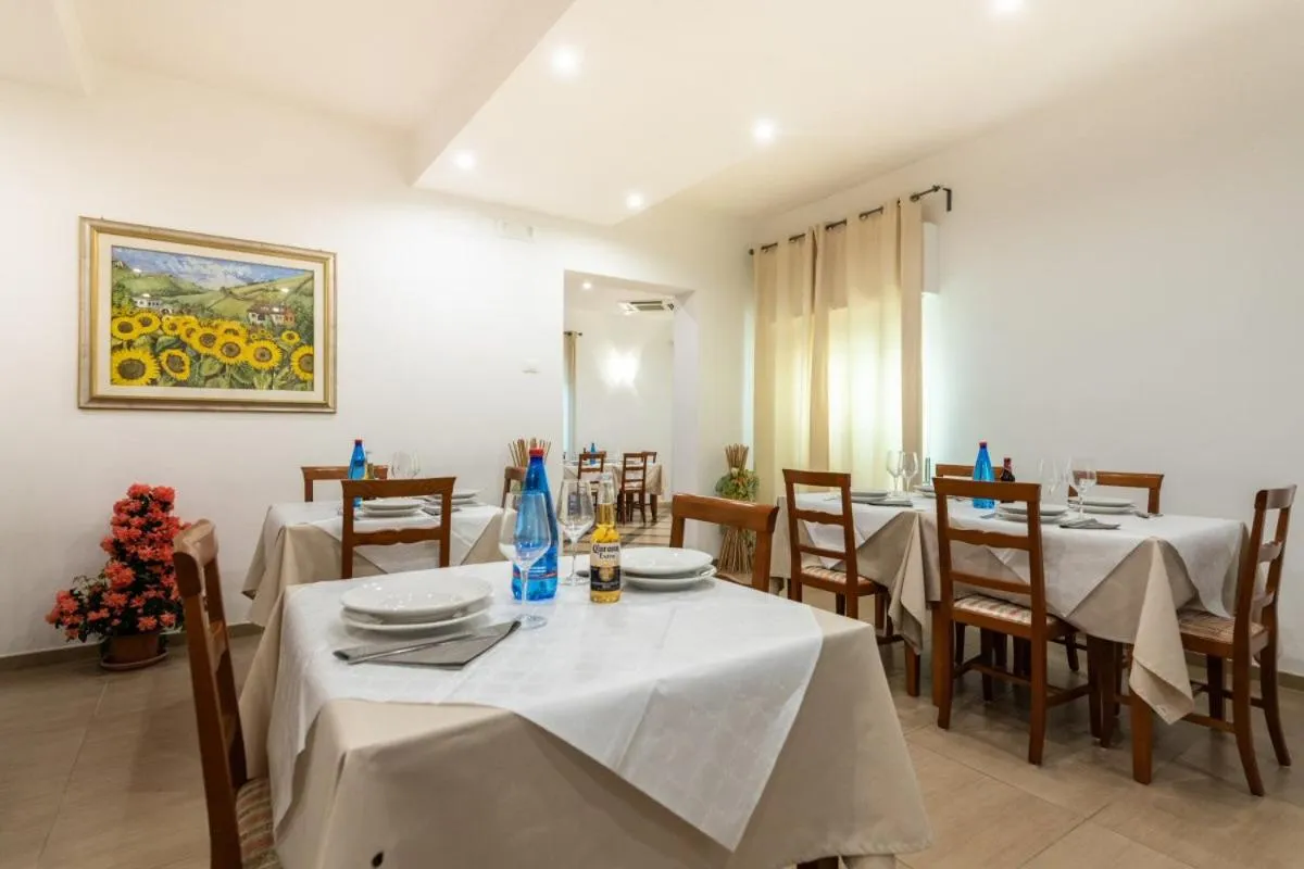 Restaurant/places to eat in Hotel Bruna