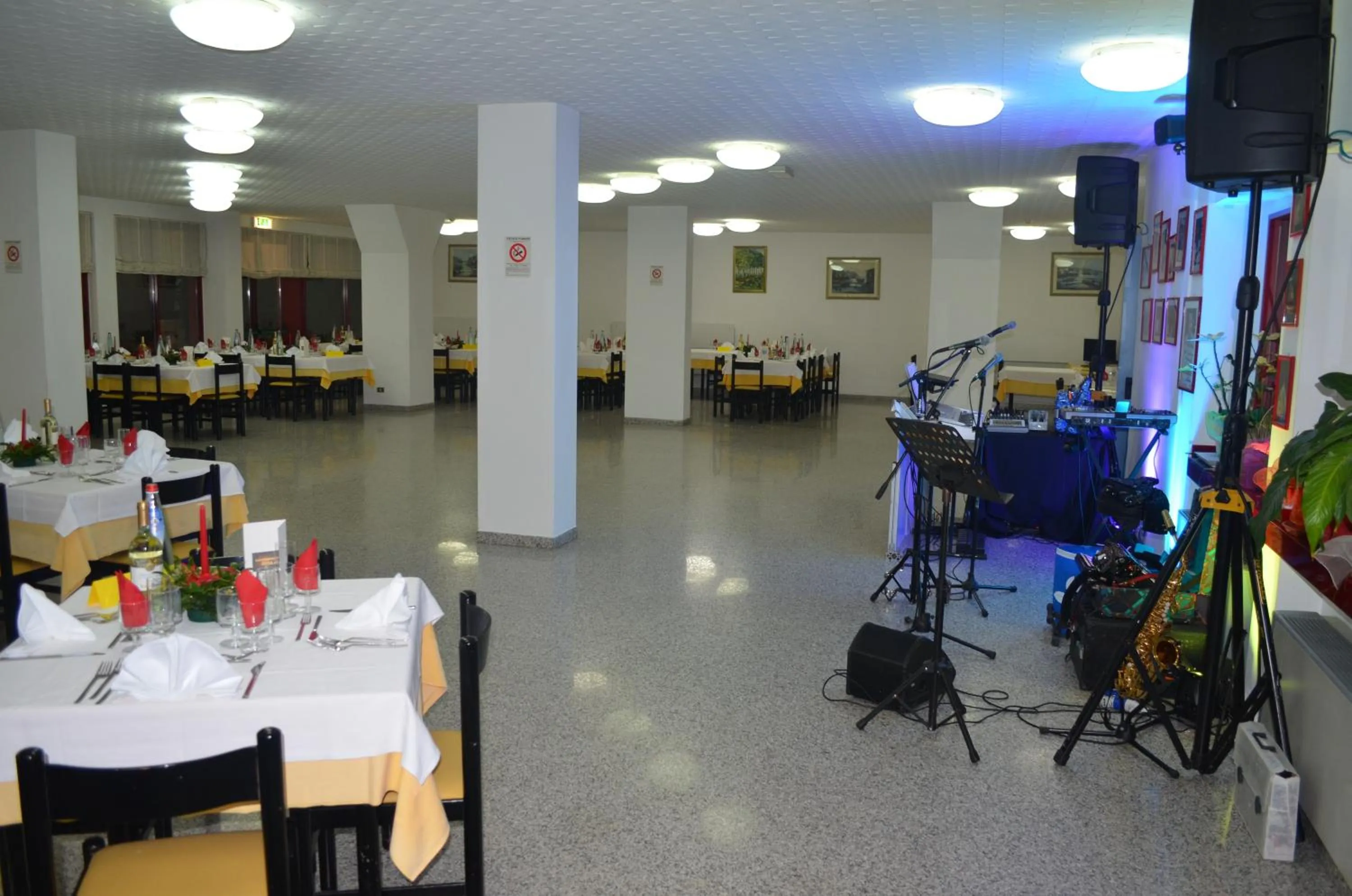 Restaurant/places to eat in Hotel Palmarosa