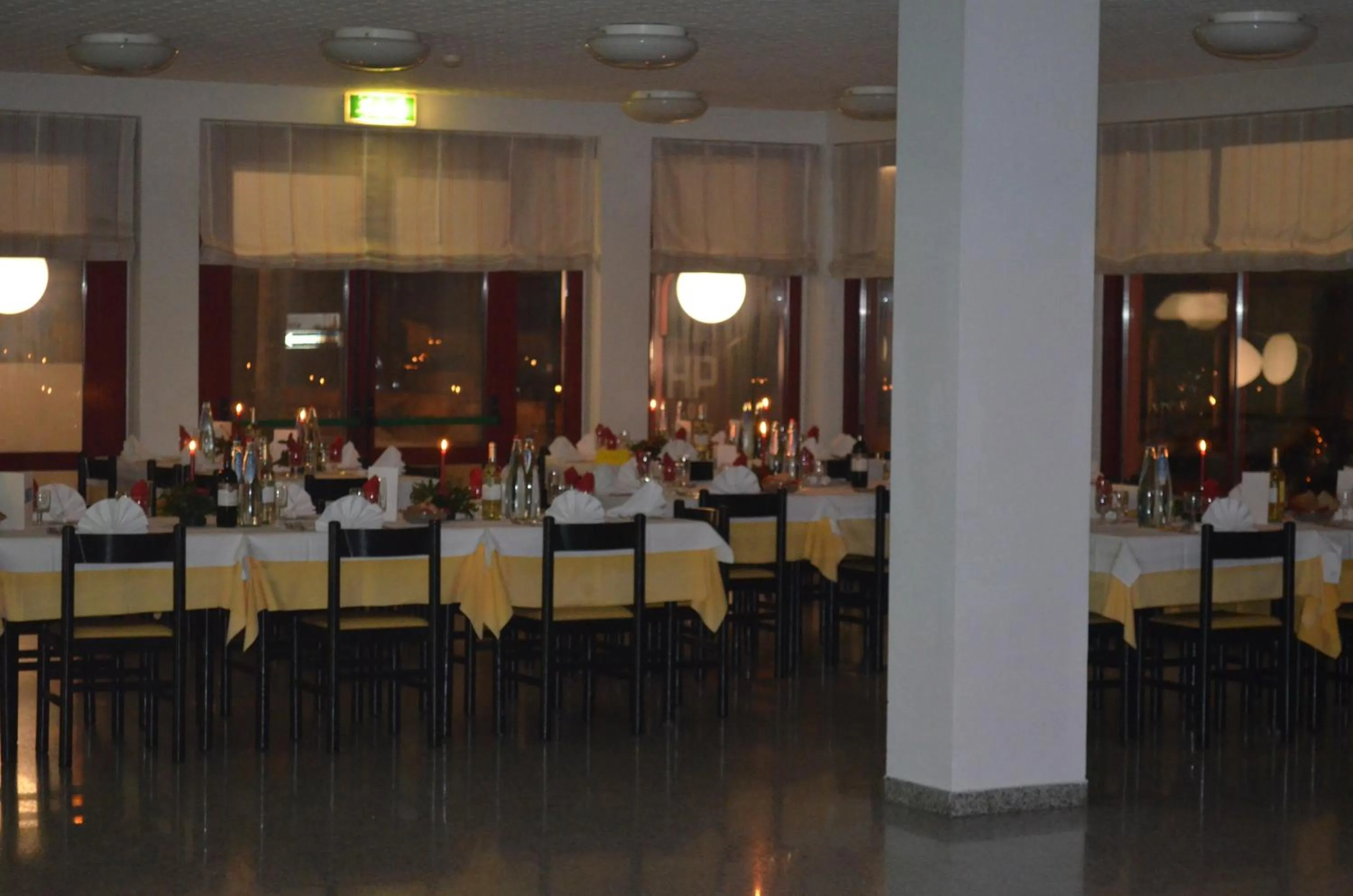 Restaurant/places to eat in Hotel Palmarosa