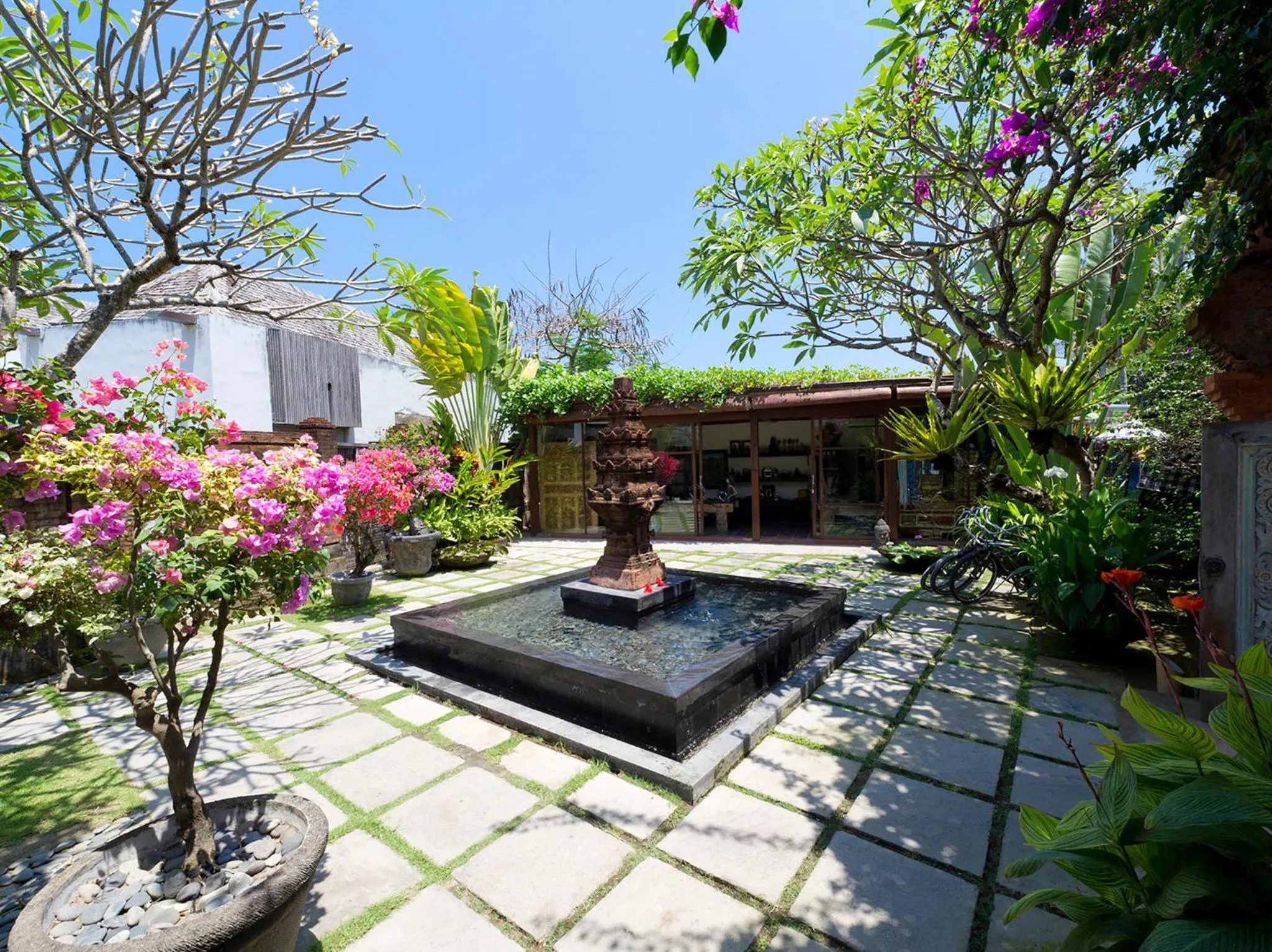 Facade/entrance in Majapahit Beach Villas by Nakula