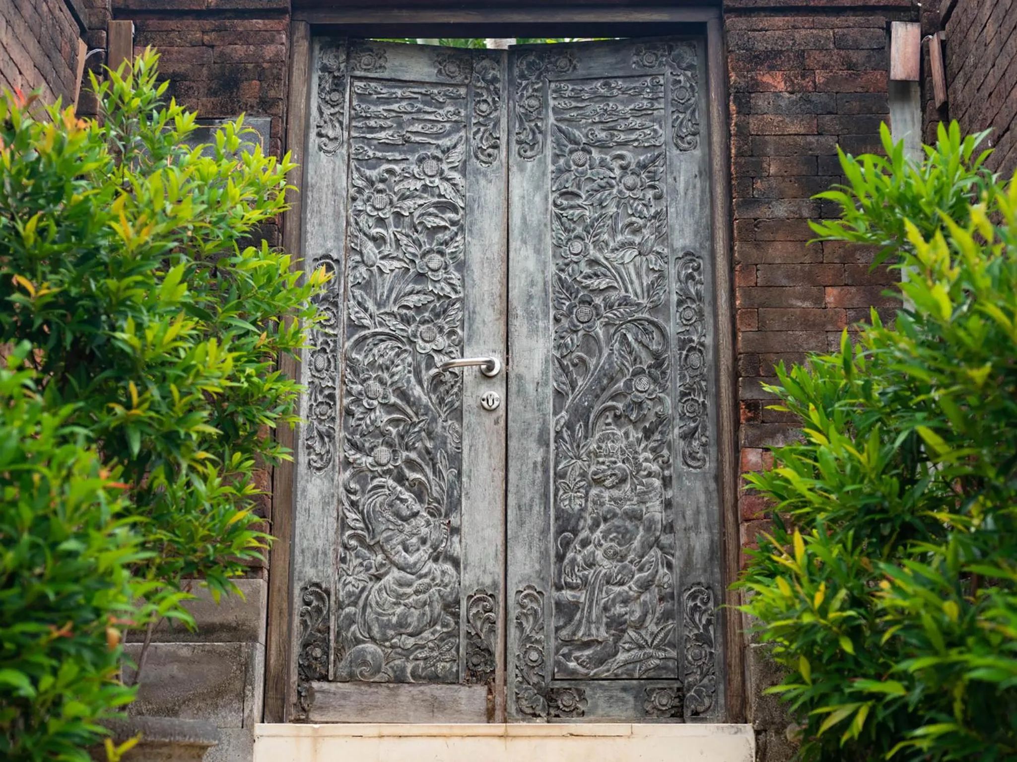 Facade/entrance in Majapahit Beach Villas by Nakula