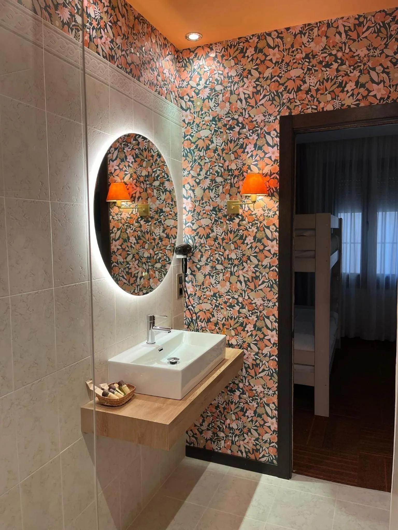 Shower in Hotel Oriente