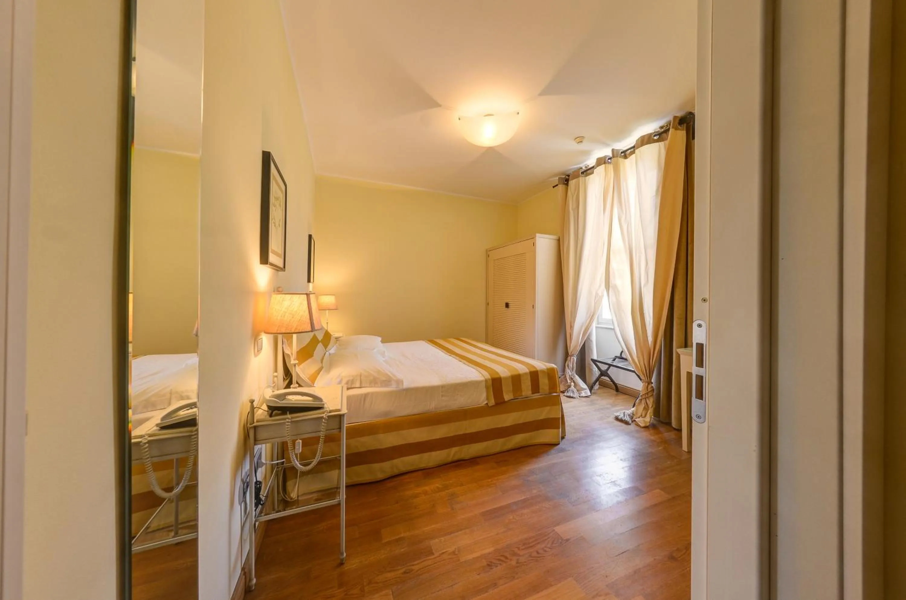 Bedroom, Bed in Hotel De La Plage