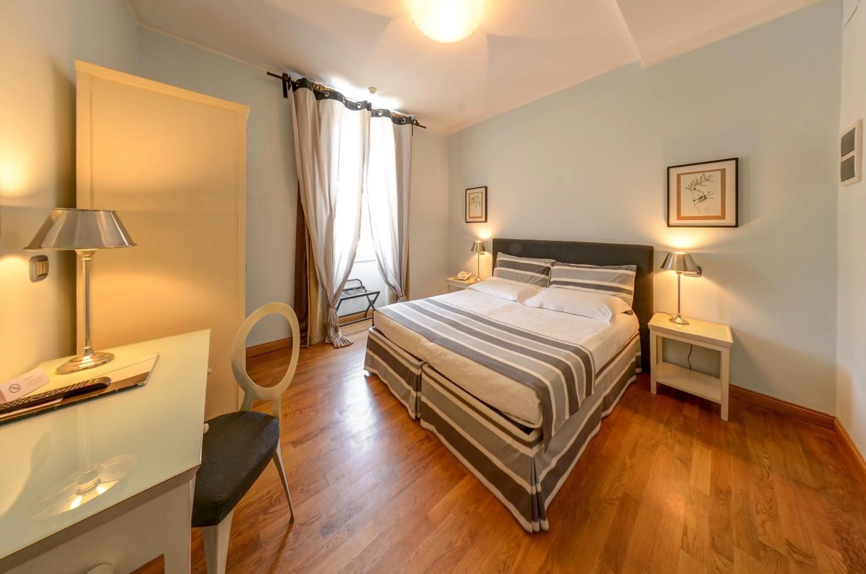 Bedroom, Bed in Hotel De La Plage