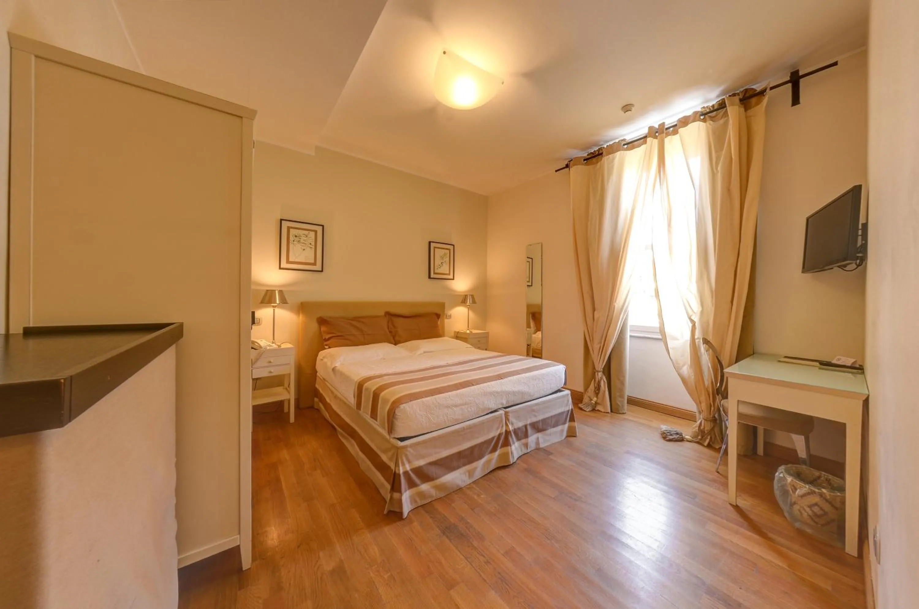 Bedroom, Bed in Hotel De La Plage