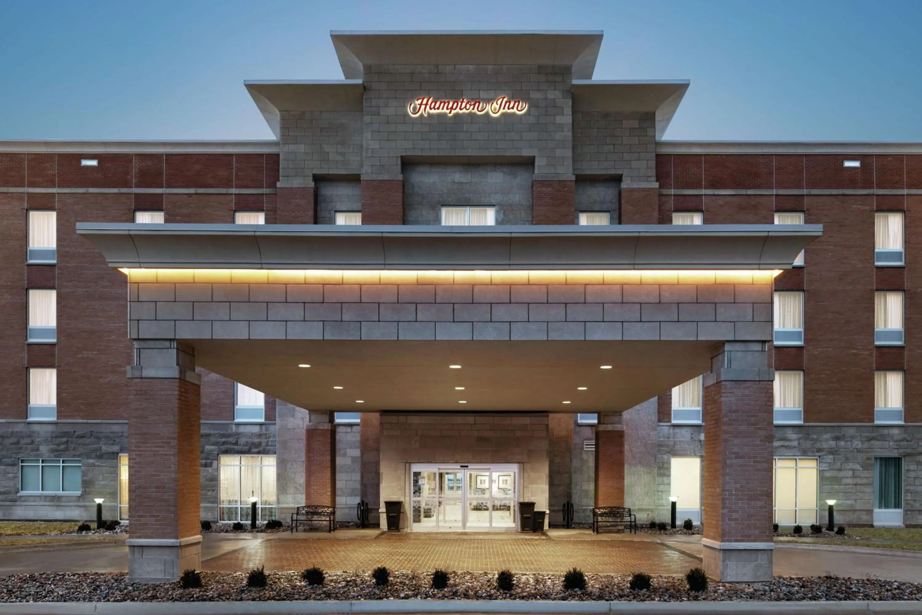 Property building in Hampton Inn Champaign Southwest