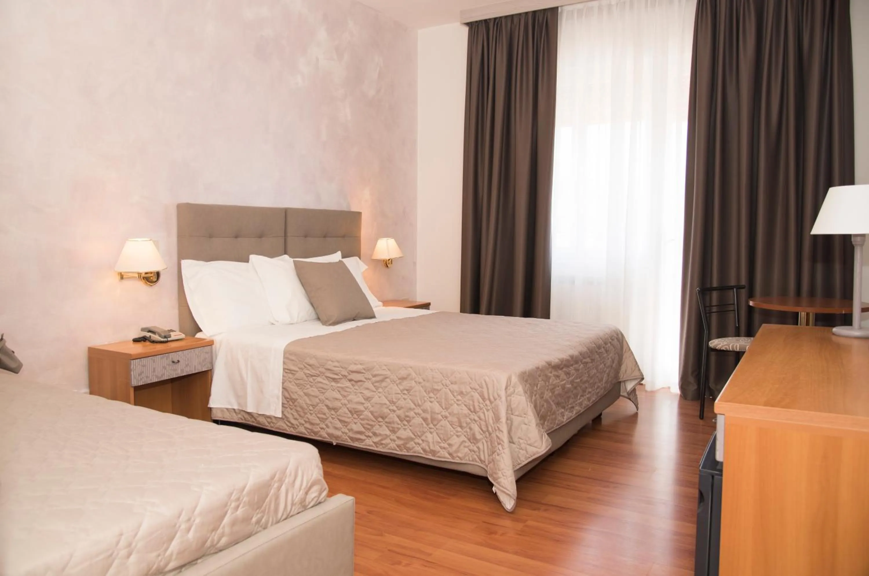 Photo of the whole room, Bed in Hotel Crystal