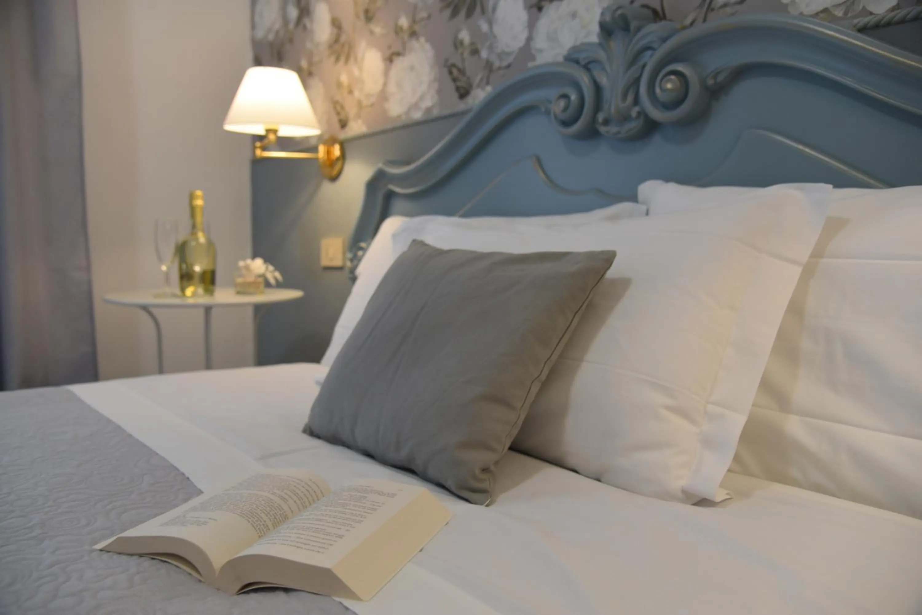 Decorative detail, Bed in Hotel Crystal