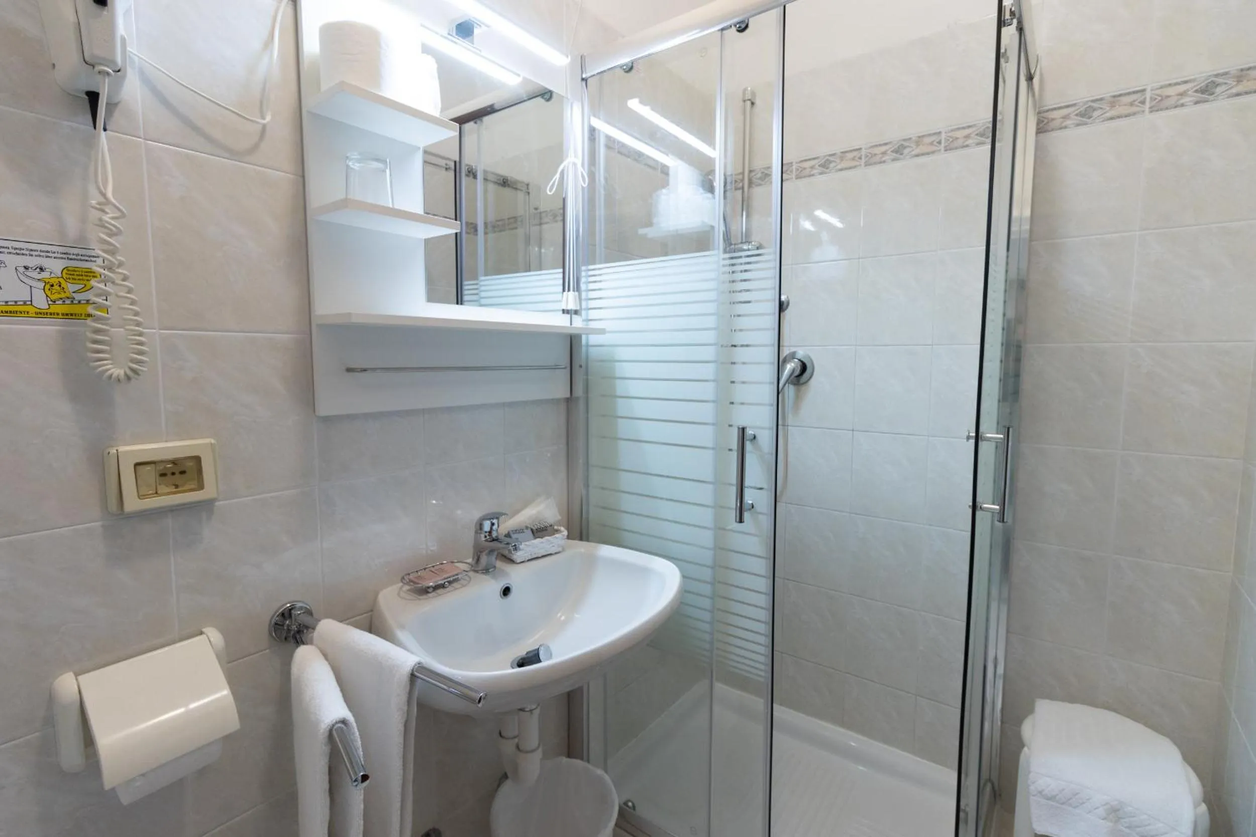 Shower in Hotel Crystal