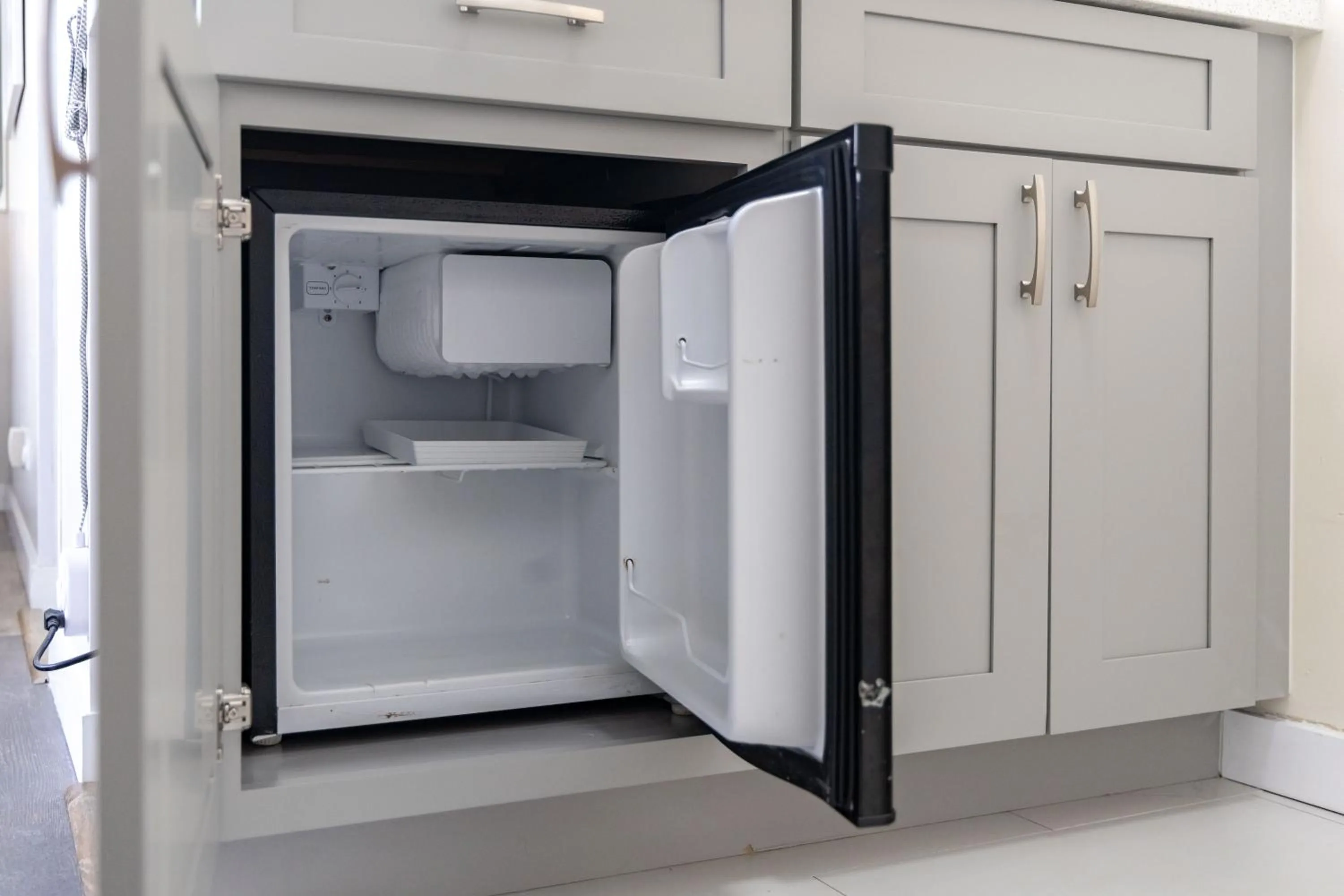 Kitchen or kitchenette in Renovated Studio with Pool Access at Aloha Surf