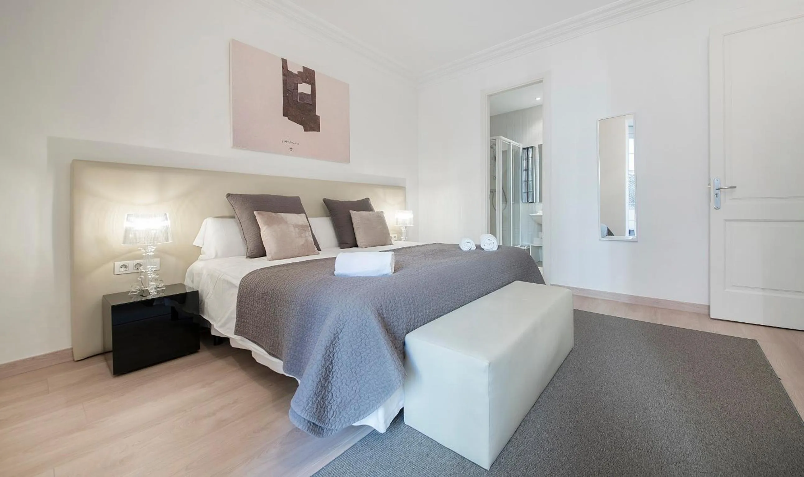 Bedroom, Bed in You Stylish Diagonal Apartments