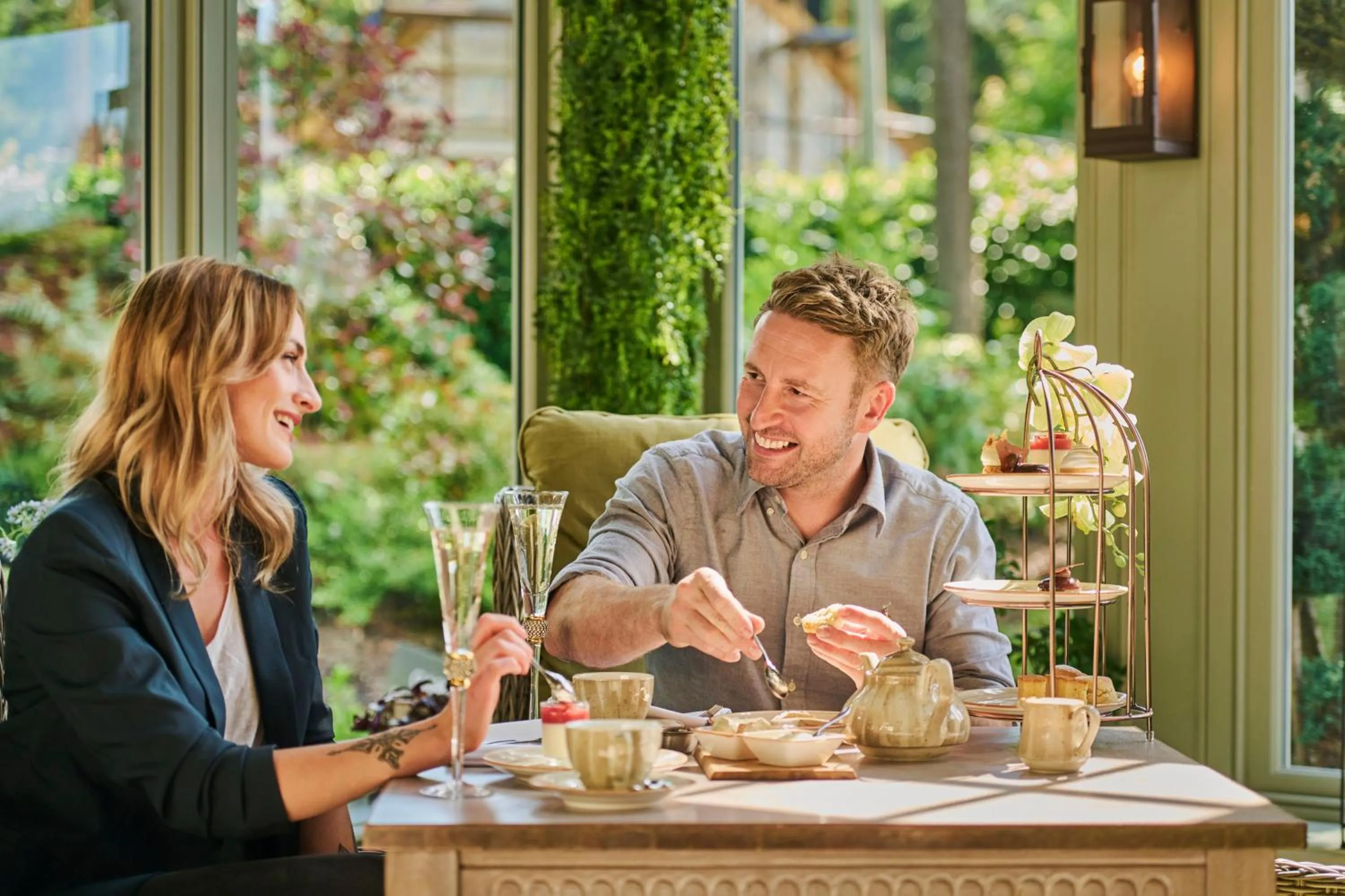 Restaurant/places to eat in Cairn Lodge