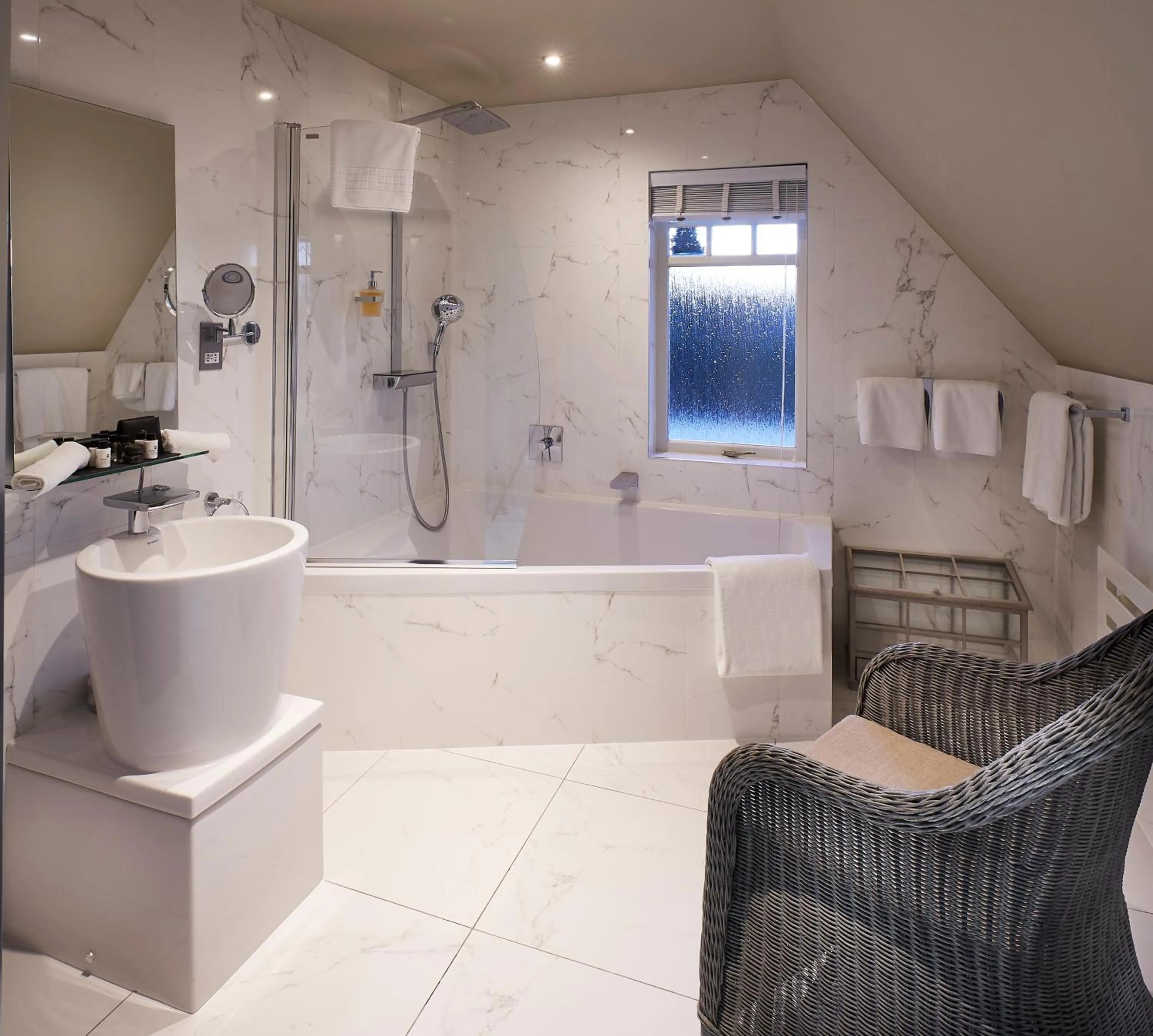 Bathroom in Cairn Lodge