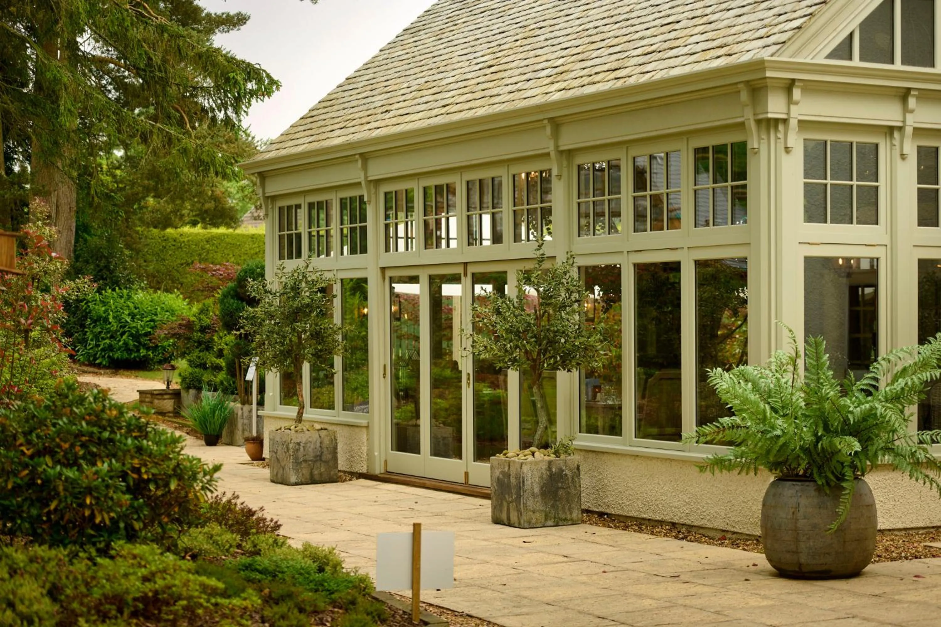 Restaurant/places to eat in Cairn Lodge