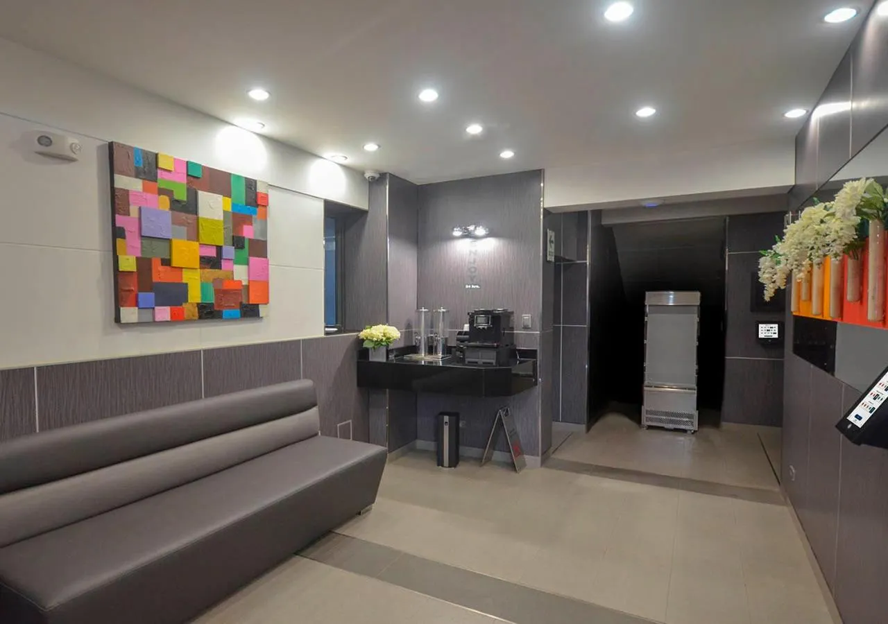 Lobby or reception in qp Hotels Trujillo