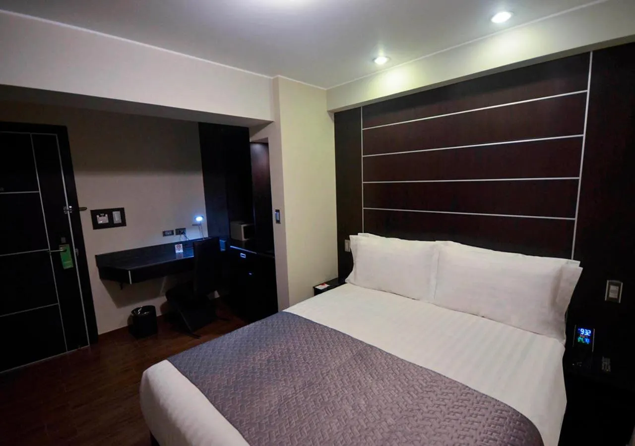 Photo of the whole room, Bed in qp Hotels Trujillo