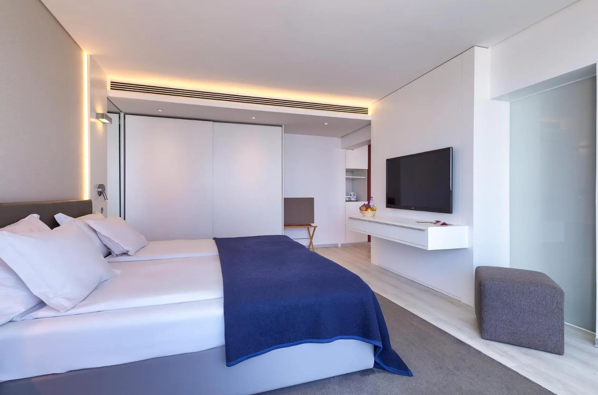 Photo of the whole room in The Views Monumental