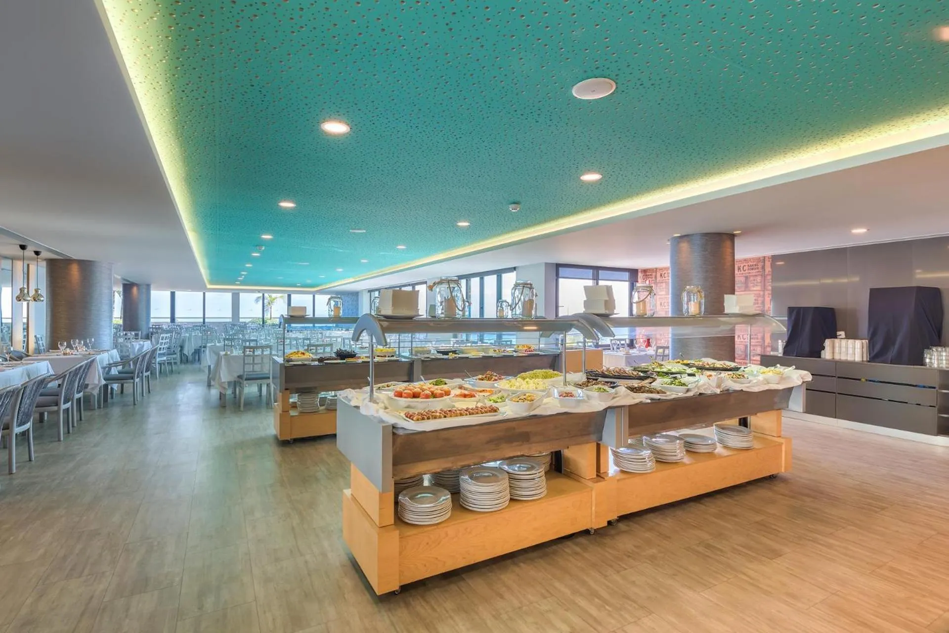 Restaurant/places to eat in The Views Monumental