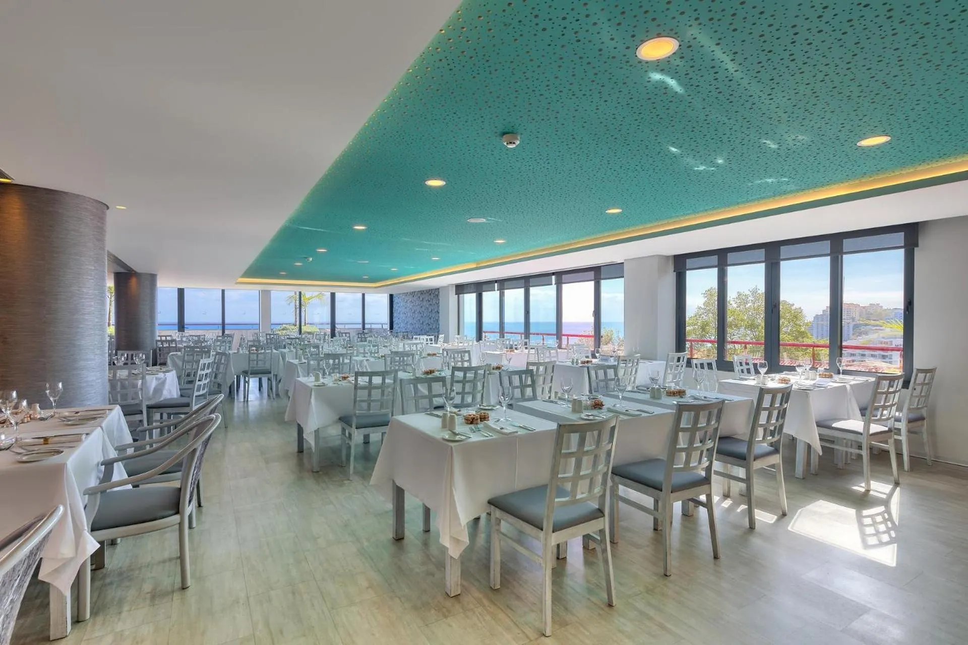 Restaurant/places to eat in The Views Monumental