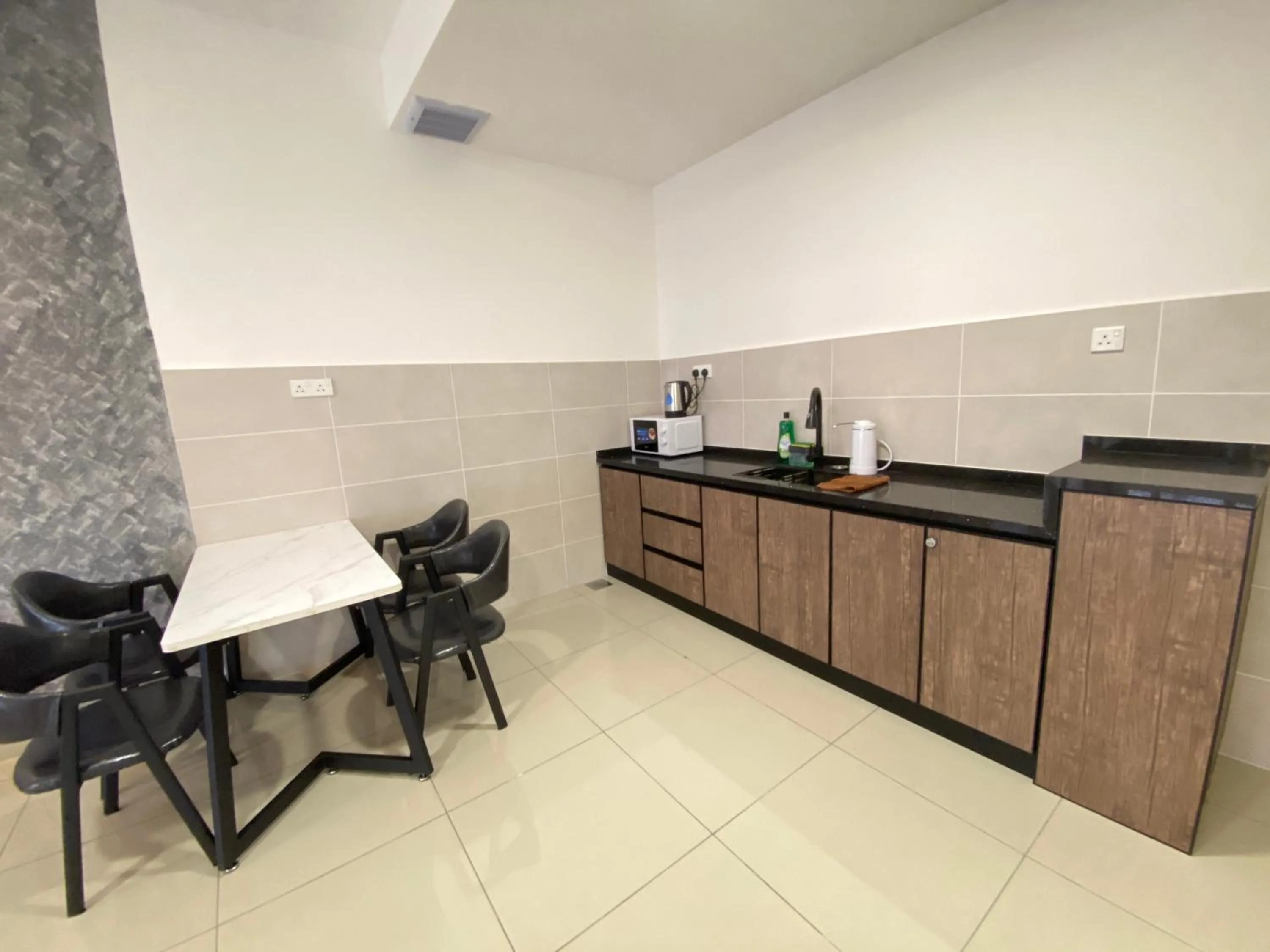 Kitchen or kitchenette in Bali Mutiara By DKK HOMESTAY Malacca