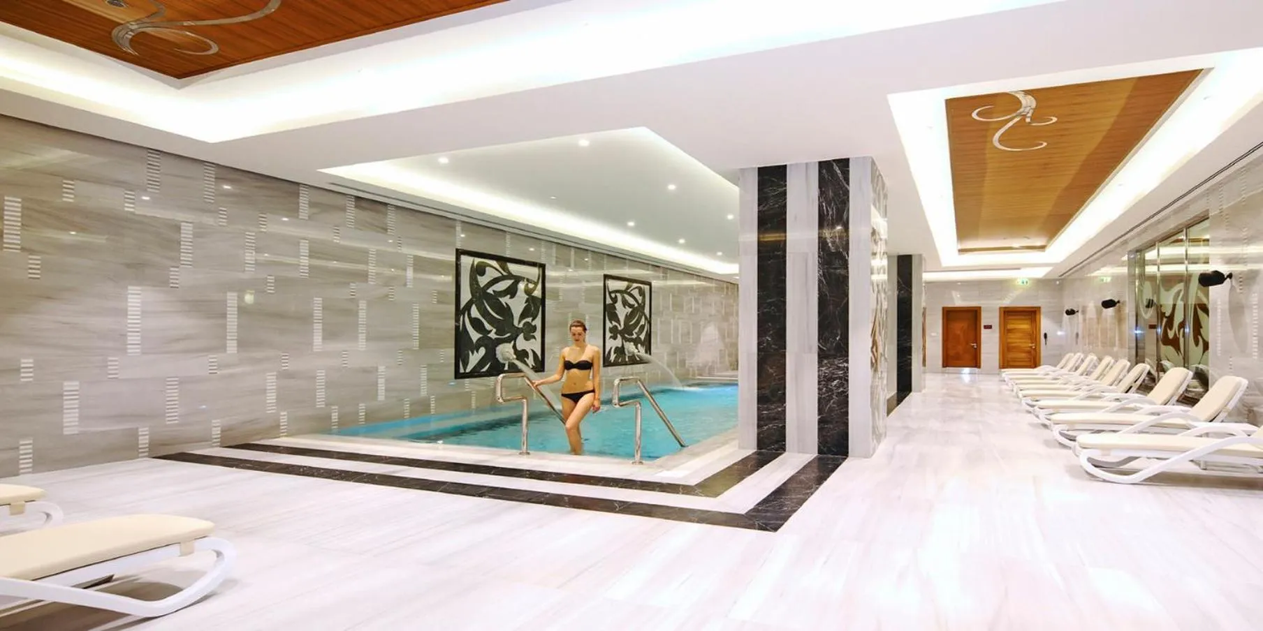 Swimming pool in Crowne Plaza Bursa Convention Center & Thermal Spa by IHG