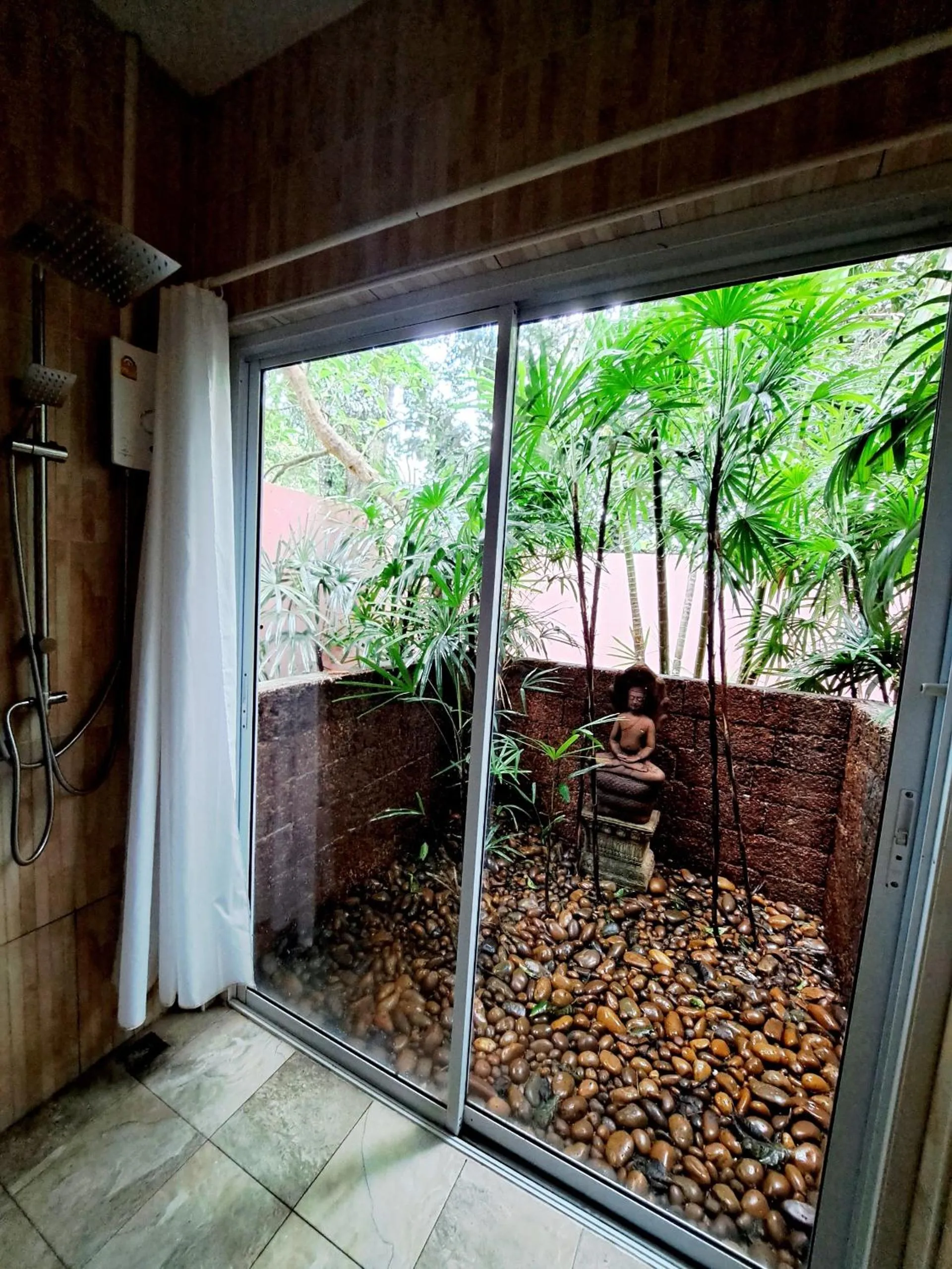 Laura's Guest House-adult only-