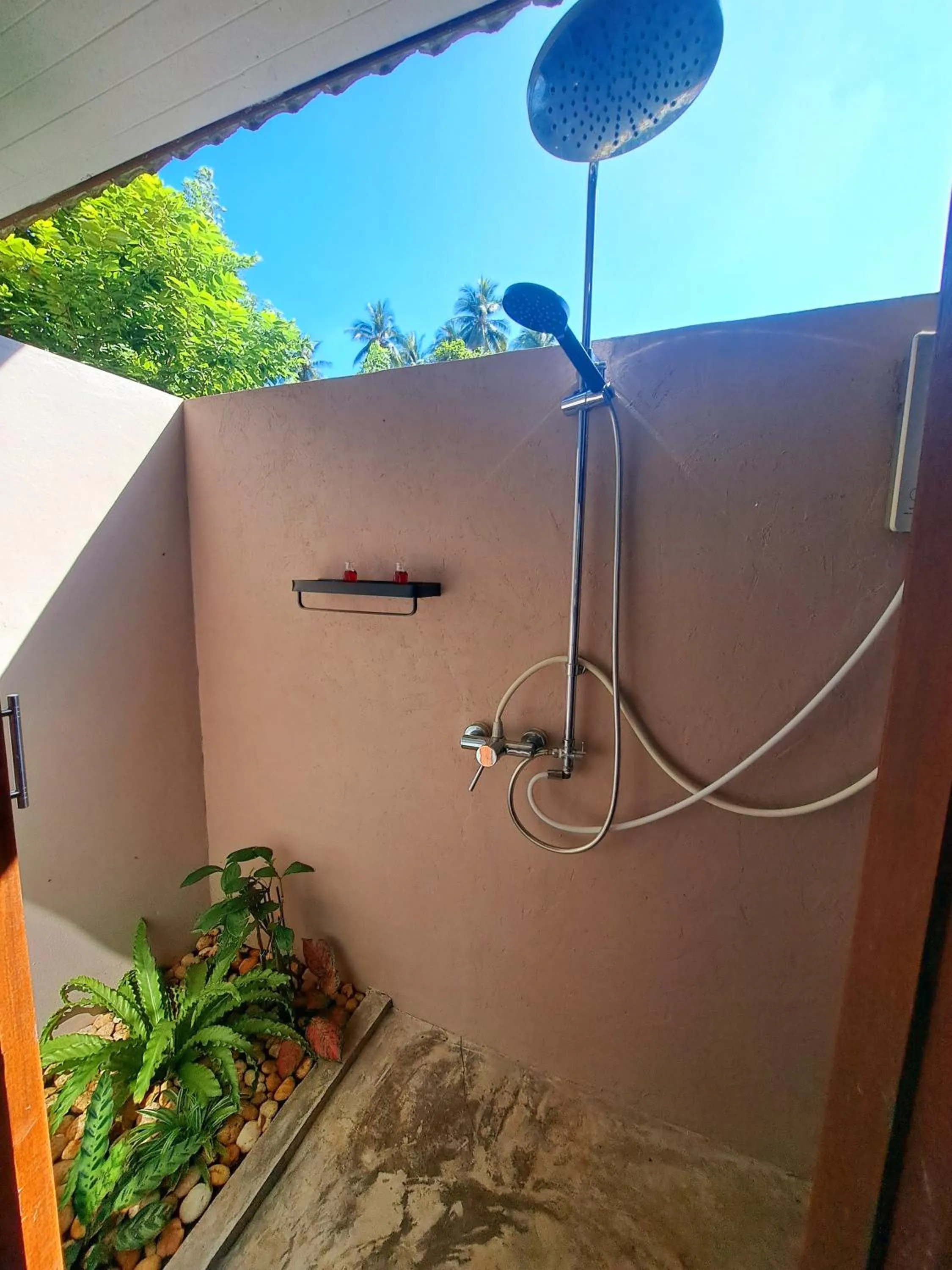 Shower in Laura's Guest House-adult only-