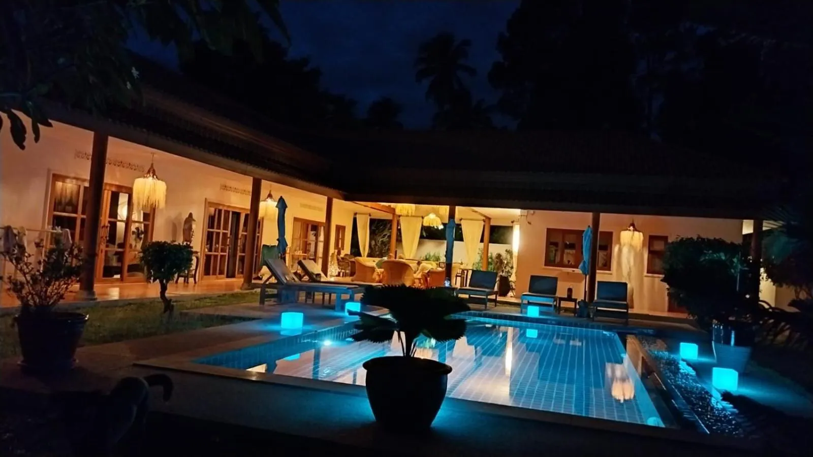Swimming pool in Laura's Guest House-adult only-