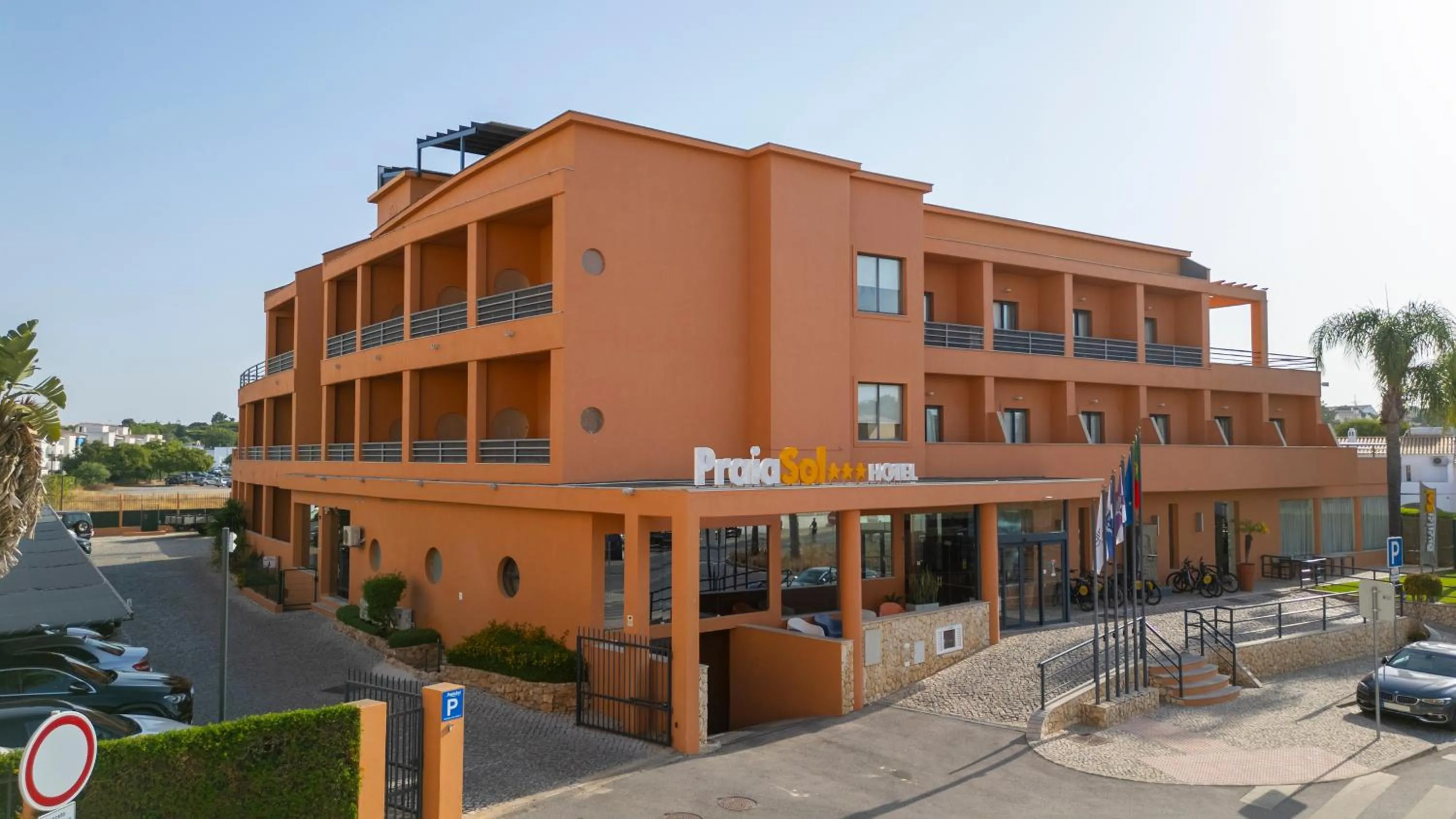 Property building in Hotel Praia Sol