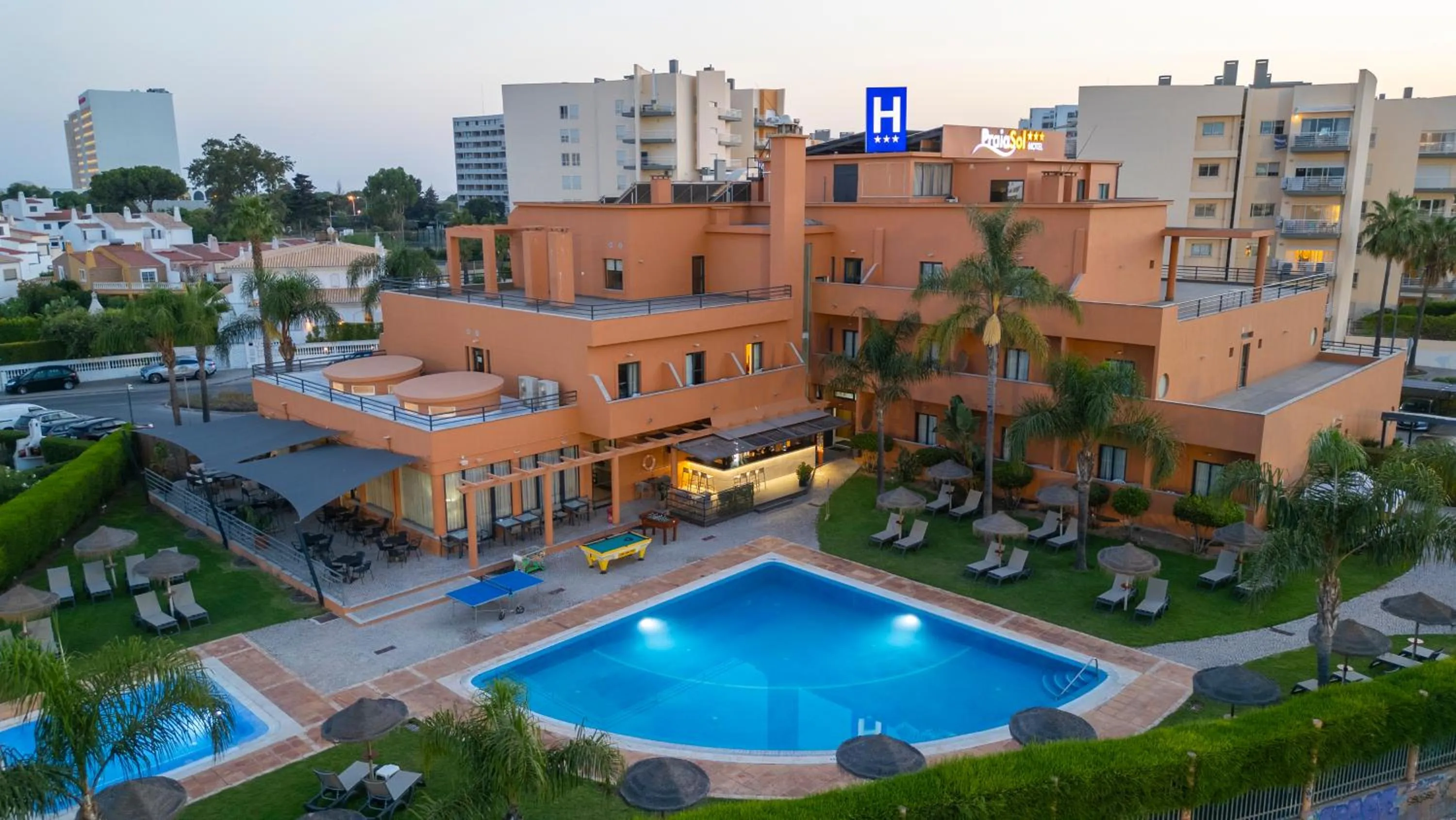 Swimming pool in Hotel Praia Sol