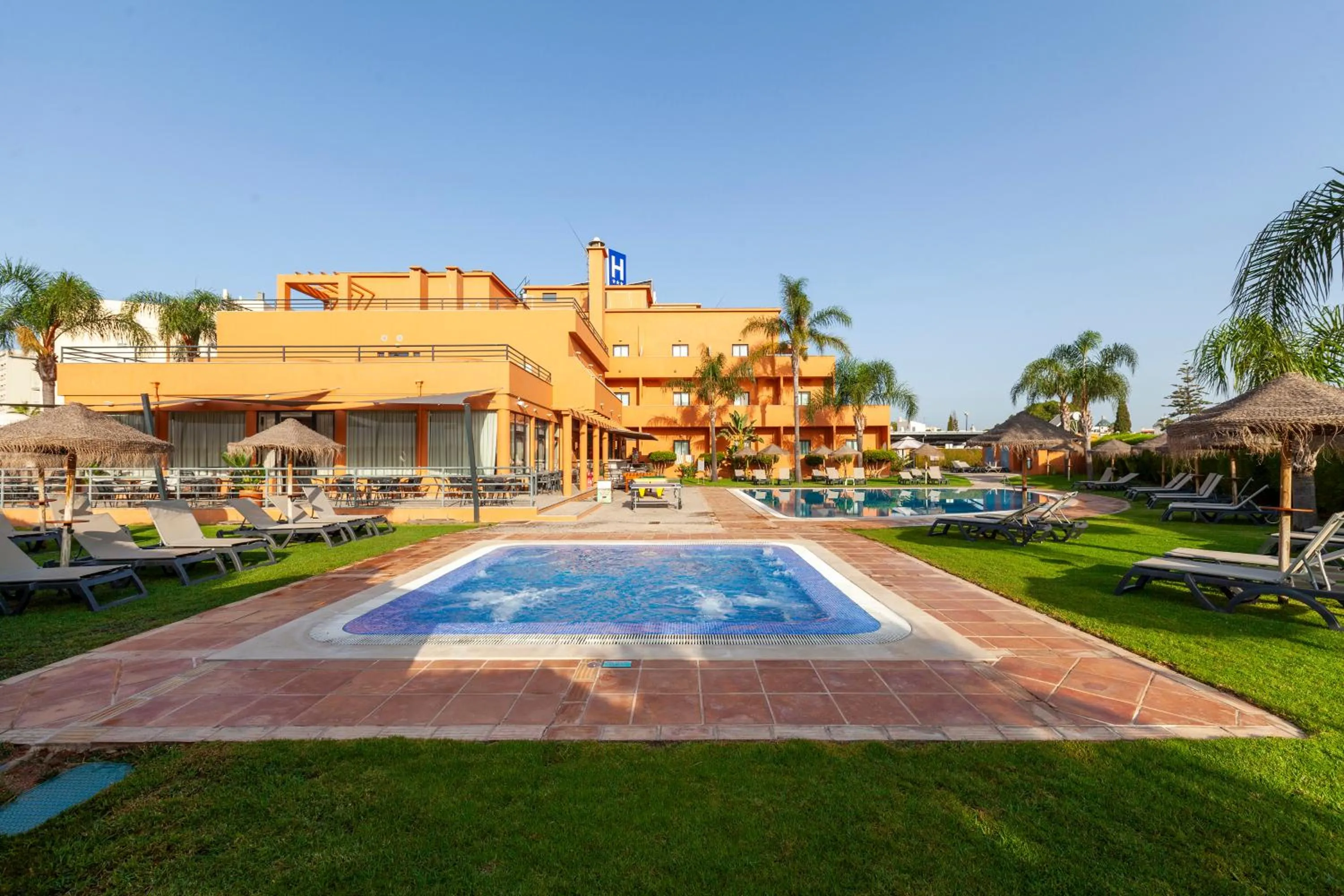 Swimming pool in Hotel Praia Sol