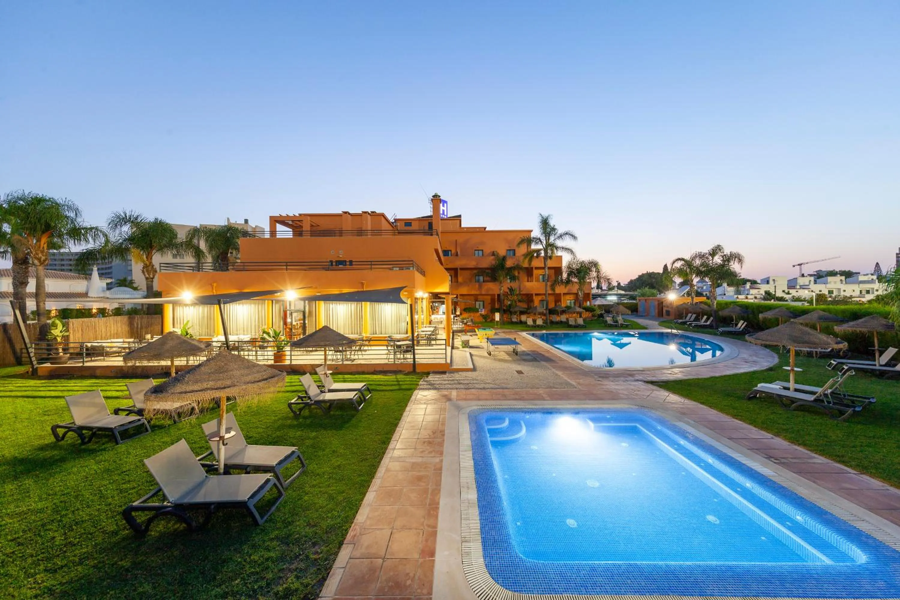 Swimming pool in Hotel Praia Sol