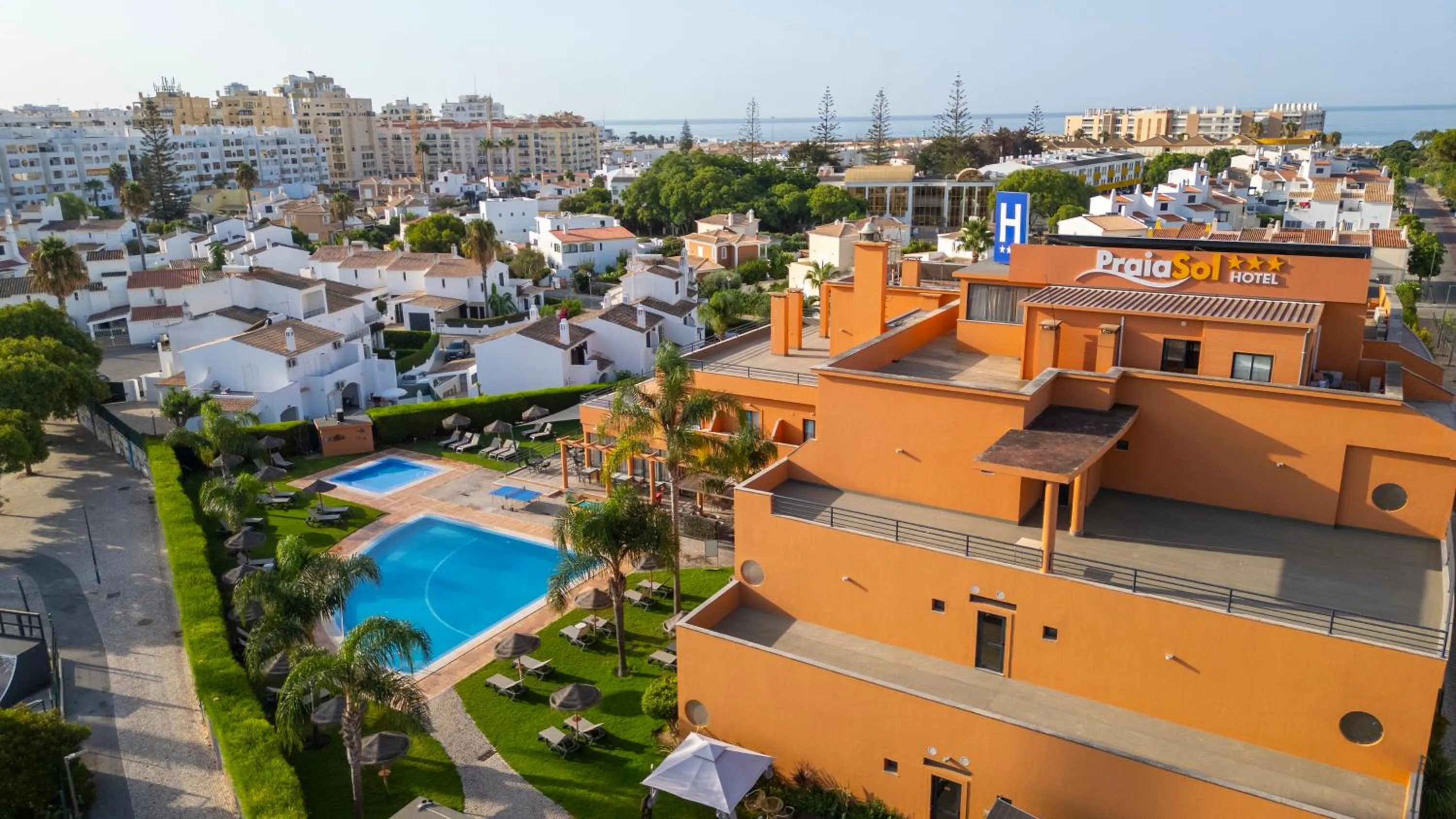 Property building in Hotel Praia Sol