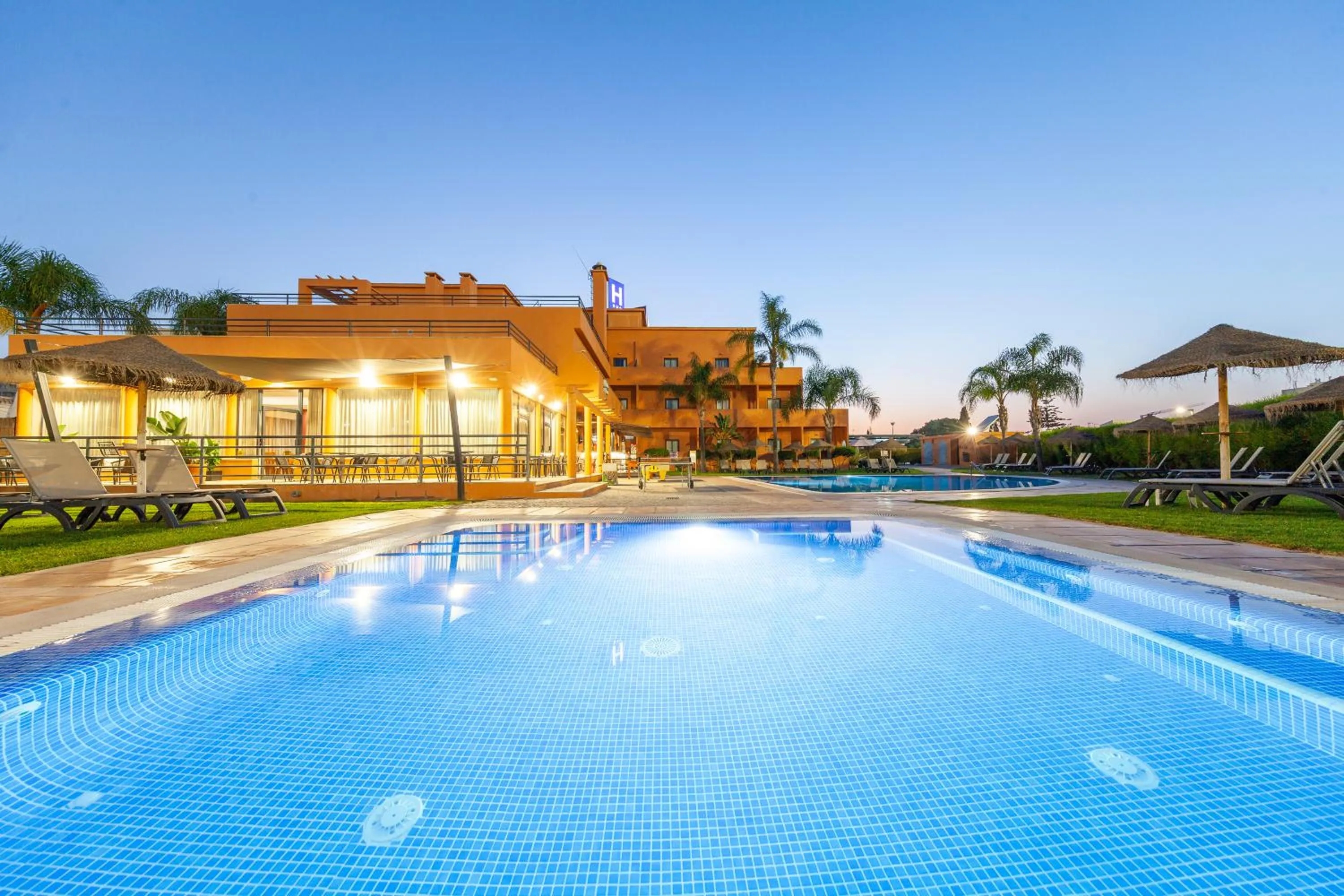 Swimming pool in Hotel Praia Sol