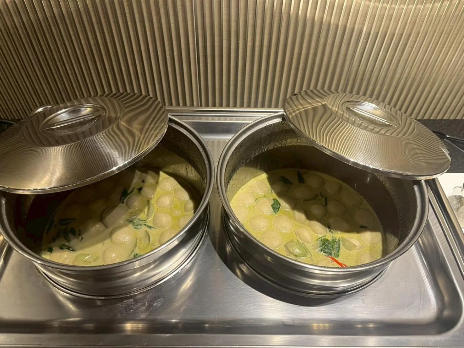 Restaurant/places to eat in The Room Boutique Hotel