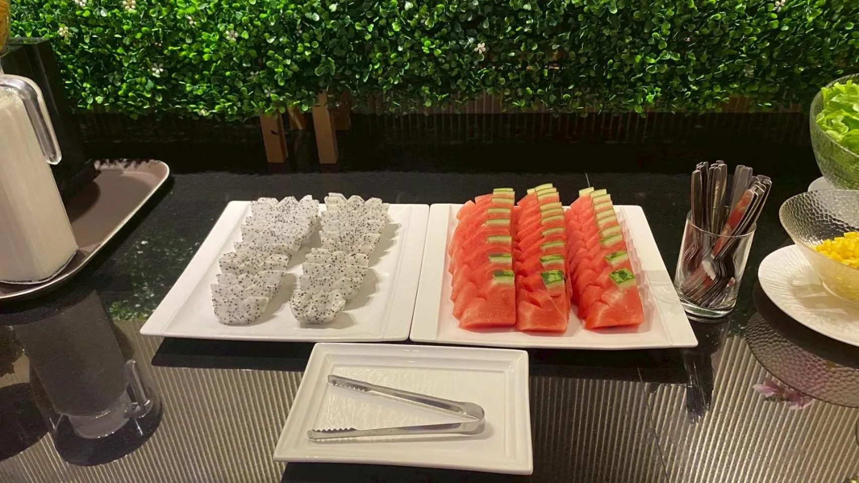 Restaurant/places to eat in The Room Boutique Hotel