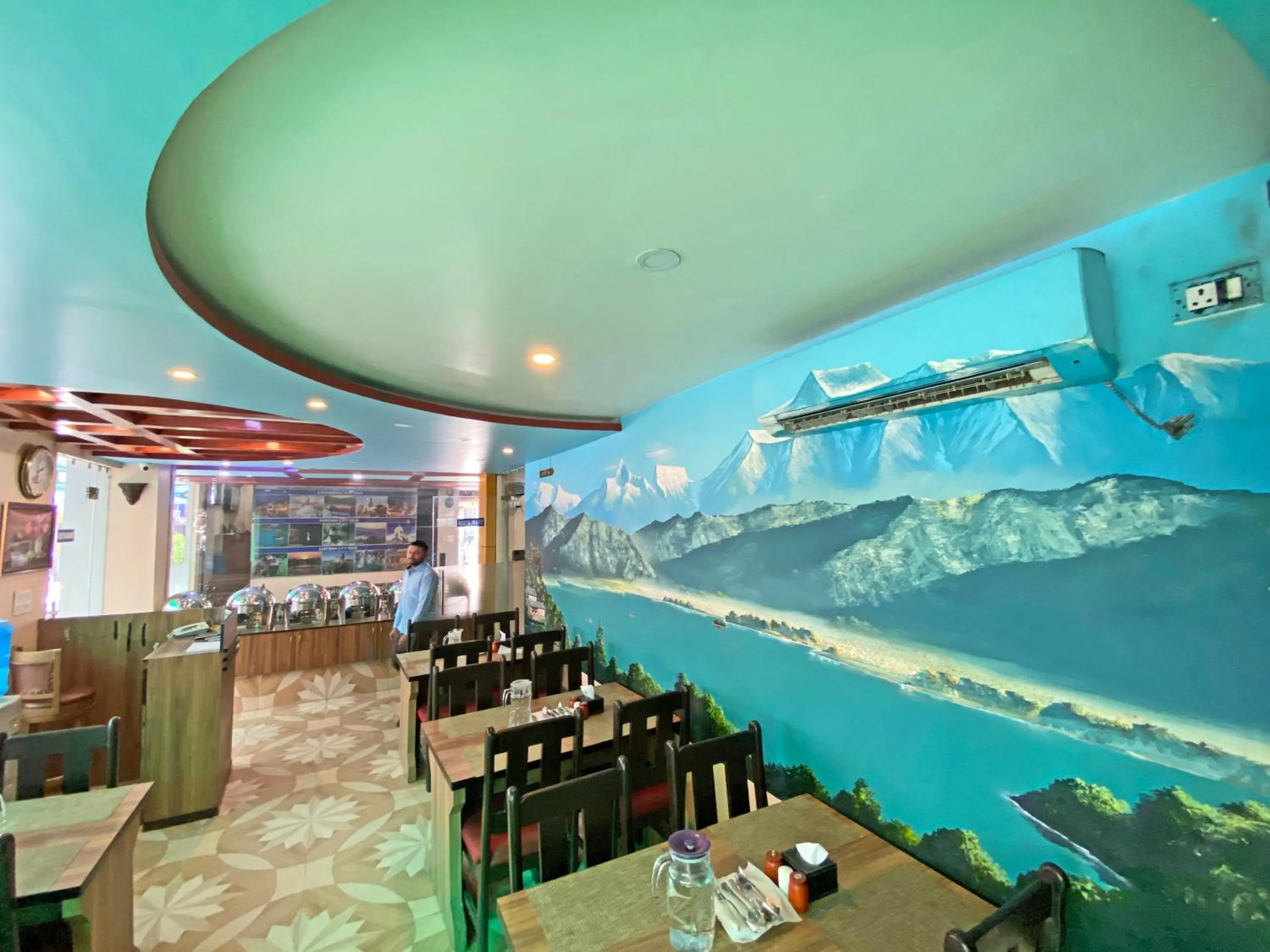 Restaurant/places to eat in Hotel Readers Inn Pvt.Ltd