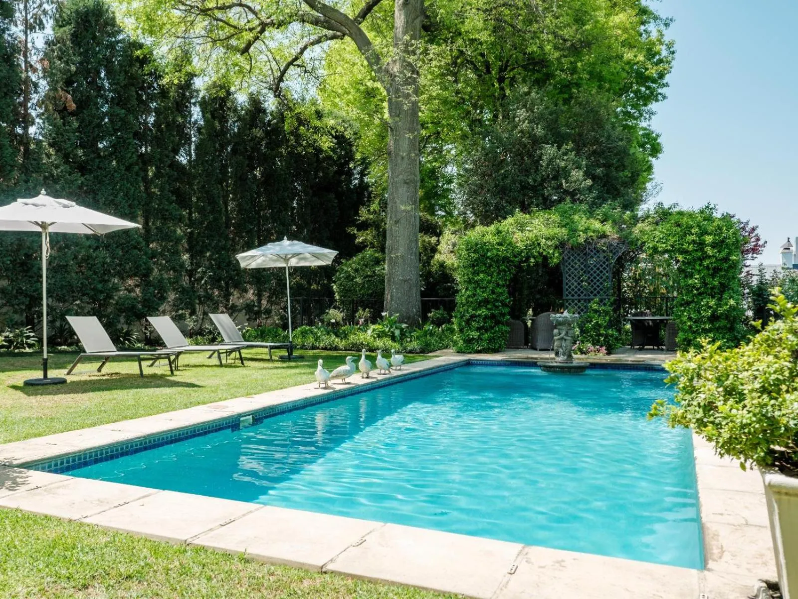 Swimming pool in Oxford Healthcare Retreat