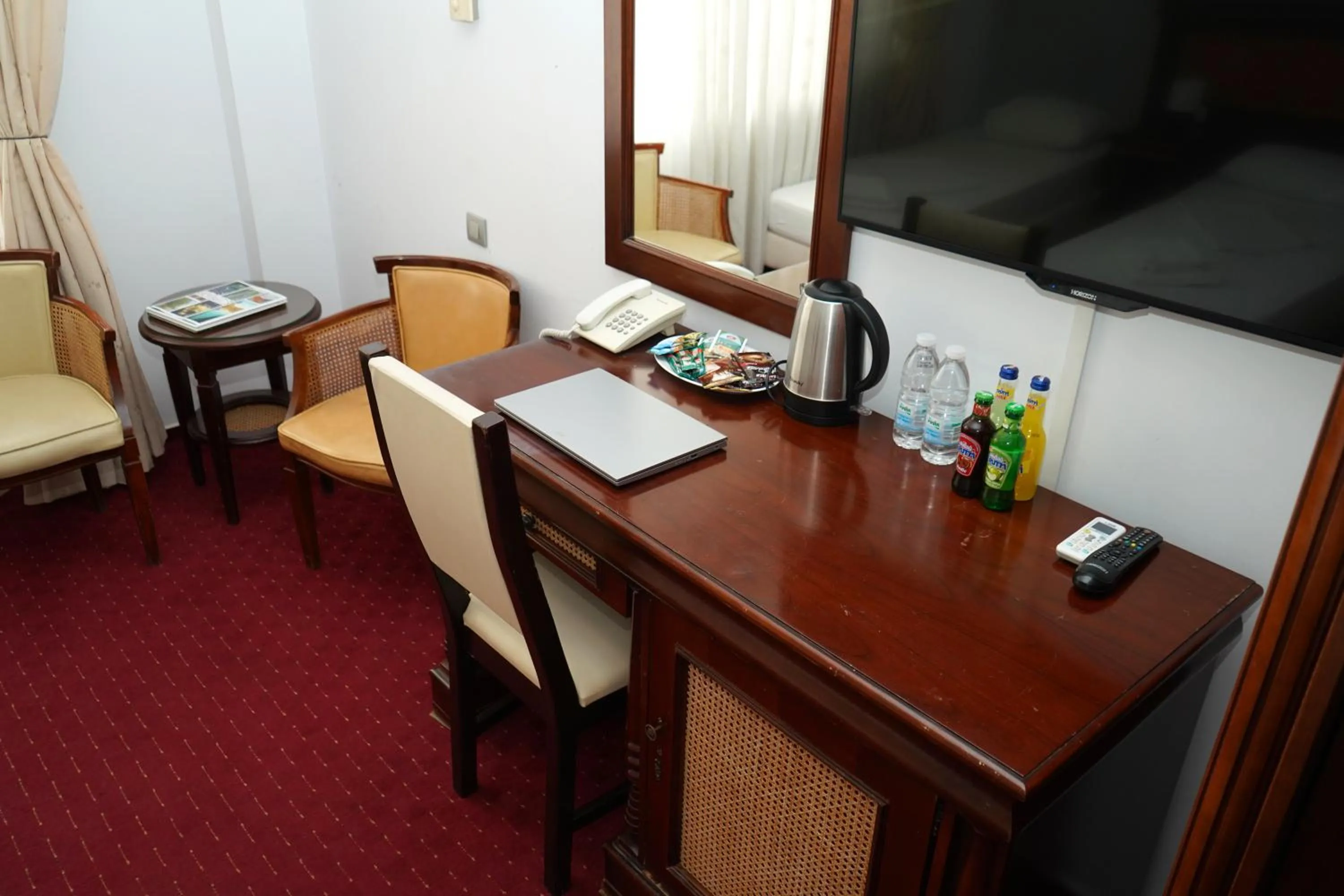 TV and multimedia in Hotel Bliss