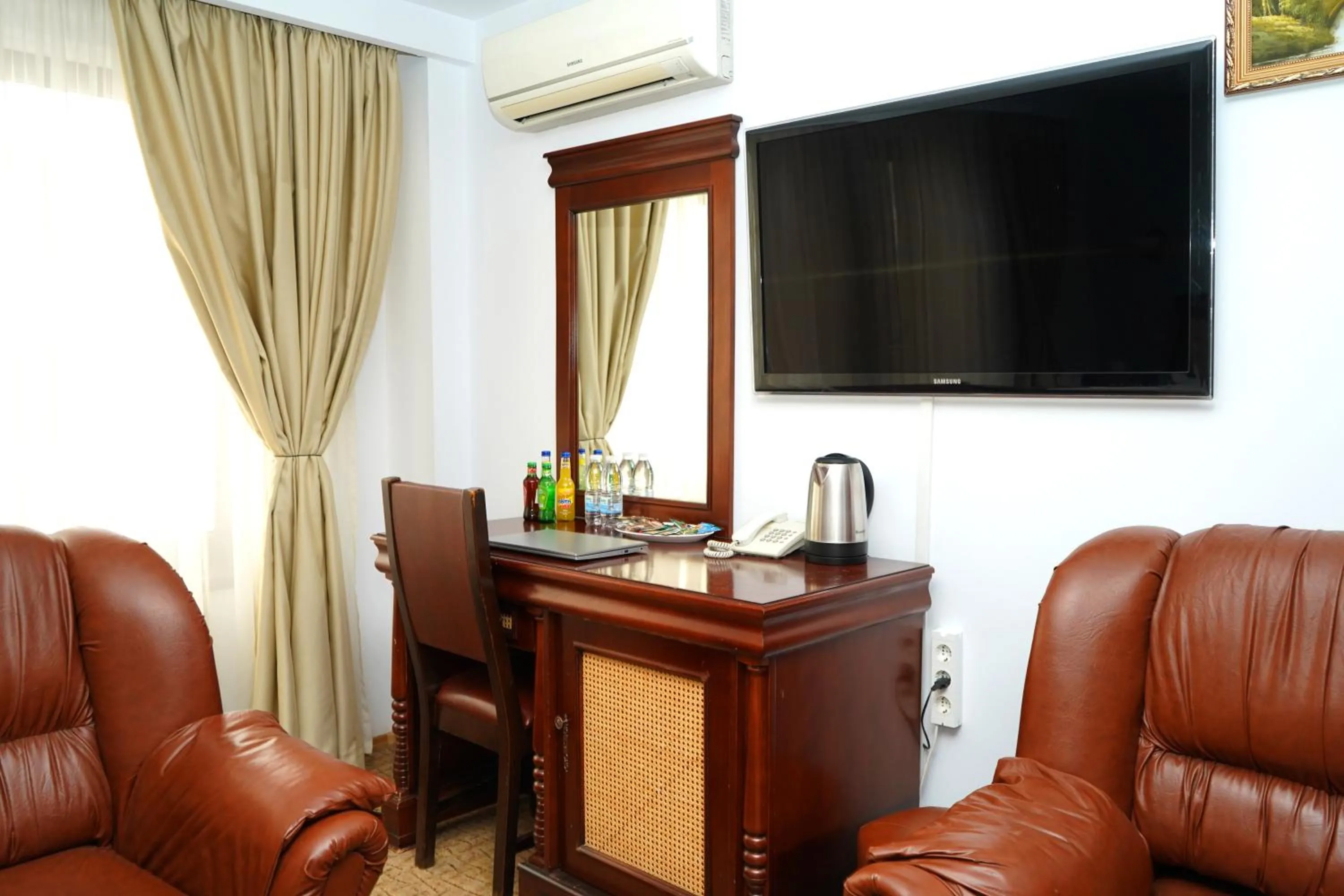 TV and multimedia in Hotel Bliss
