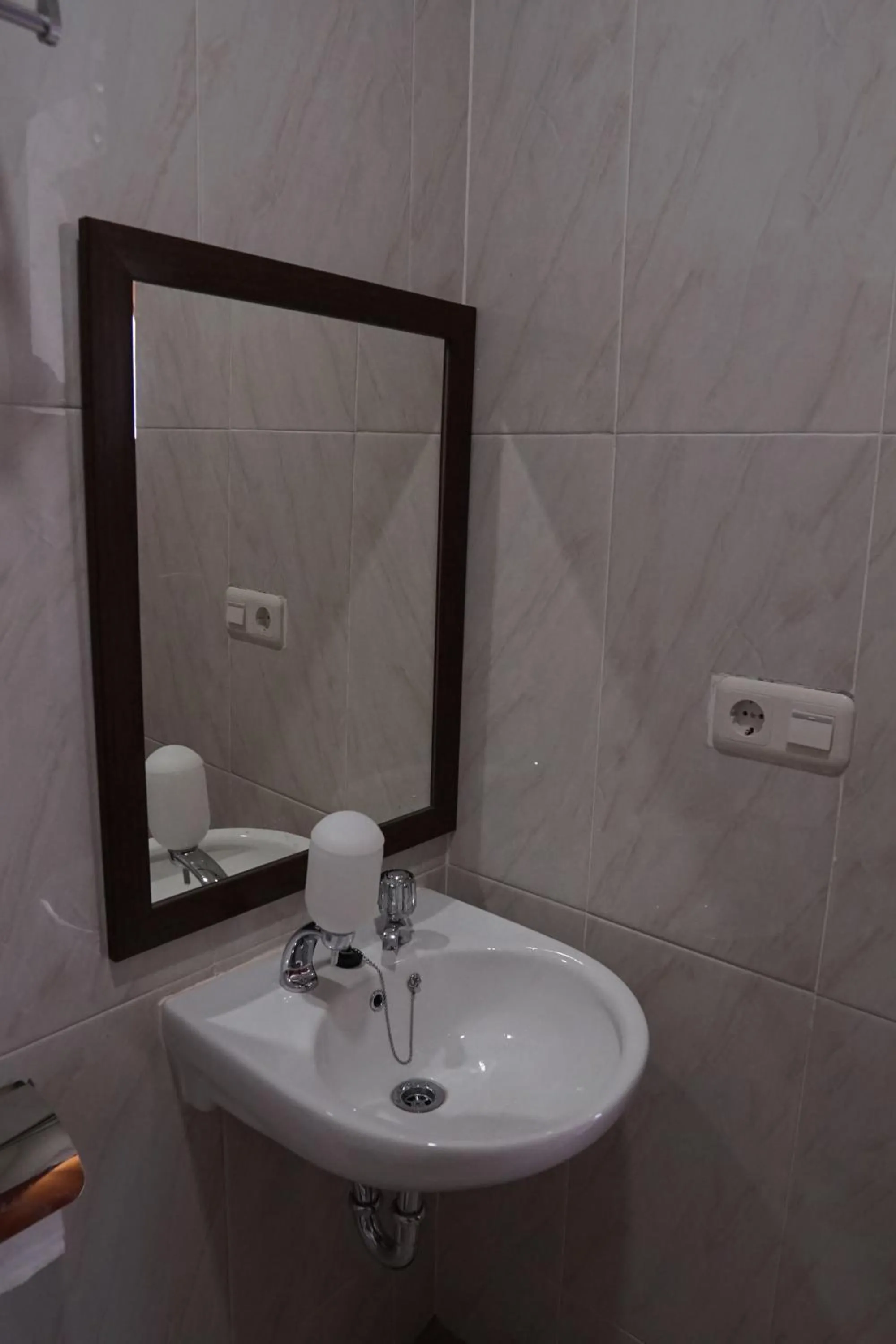 Bathroom in Cemerlang Inn