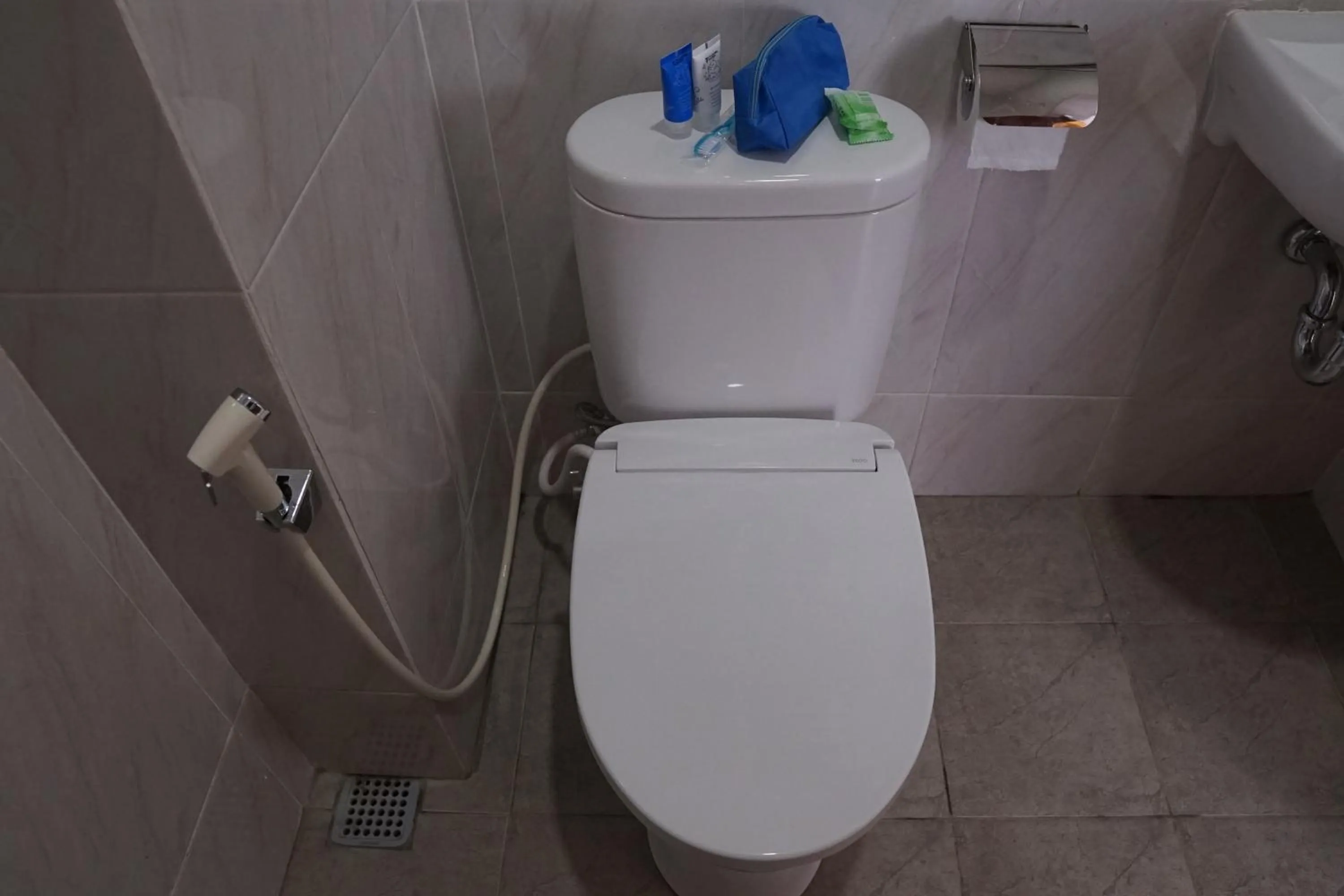 Bathroom in Cemerlang Inn