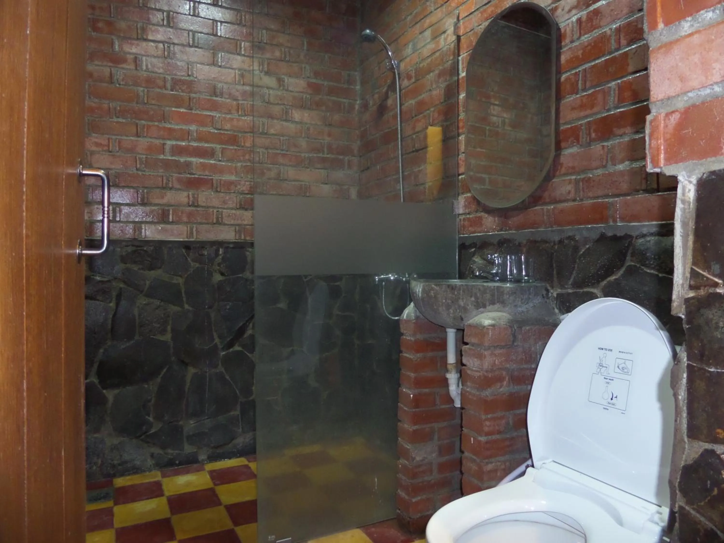 Shower in Jacatra Homestay