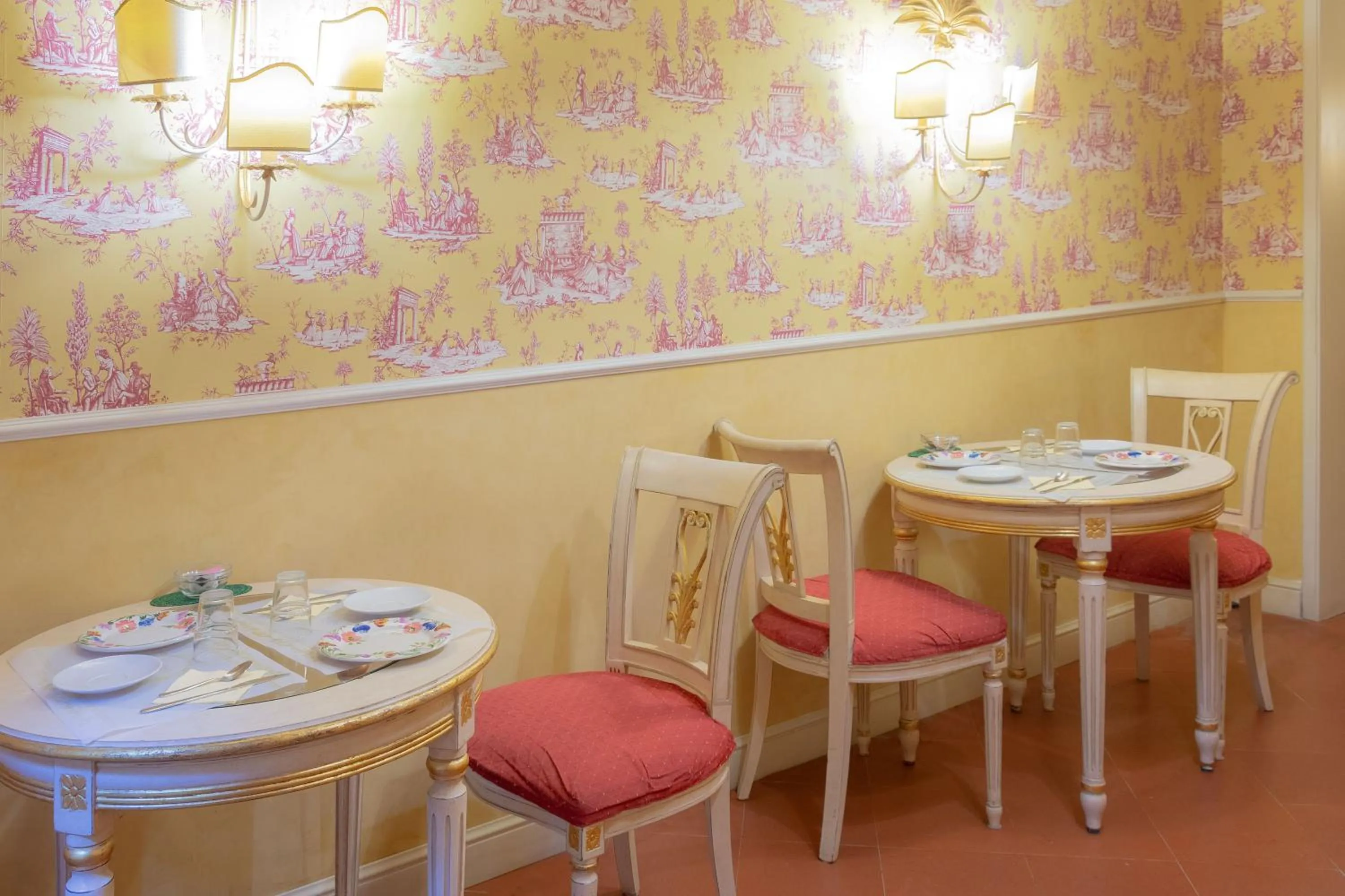 Restaurant/places to eat in Relais Tiffany