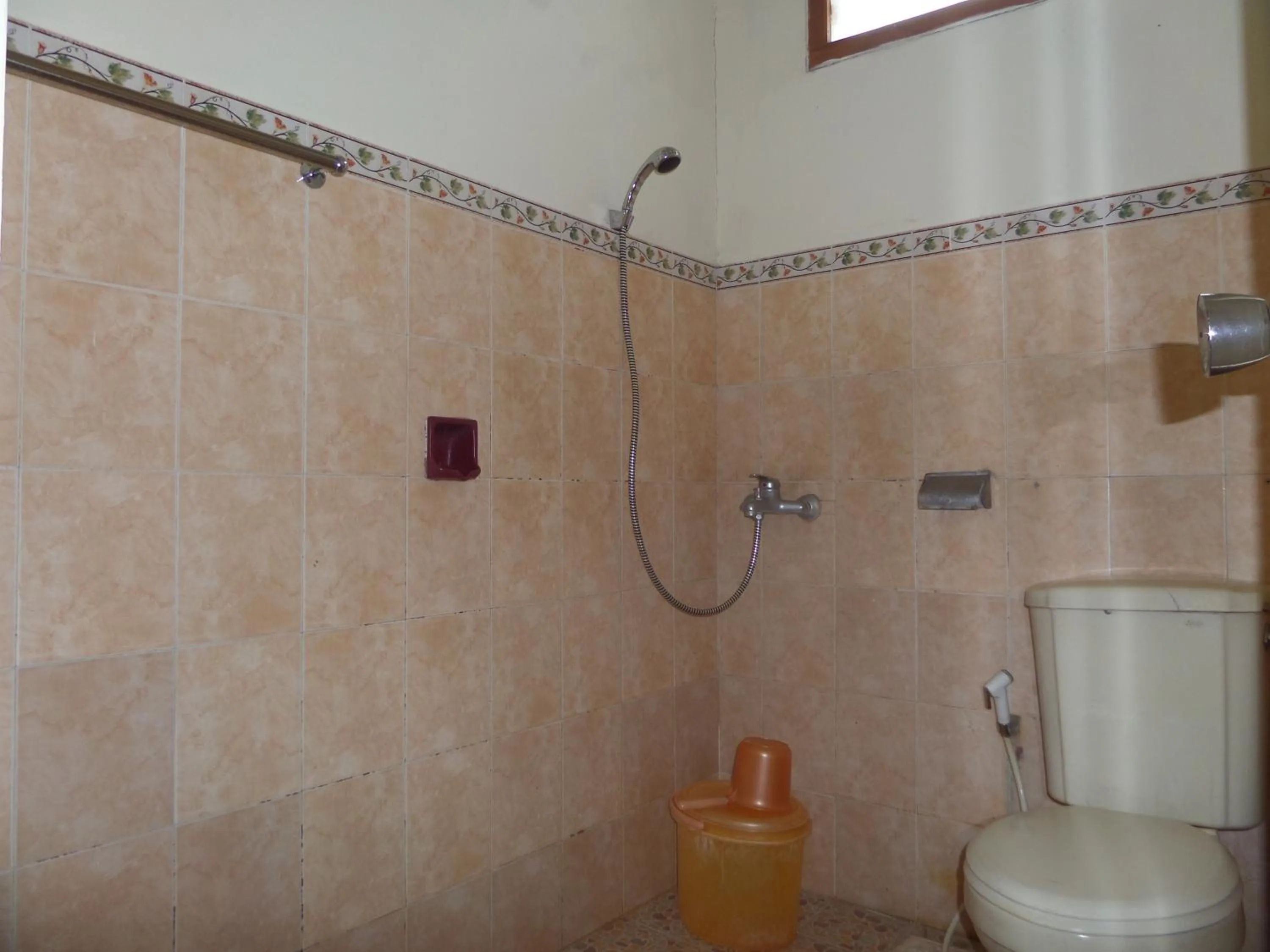 Shower in Armi Hotel Malang