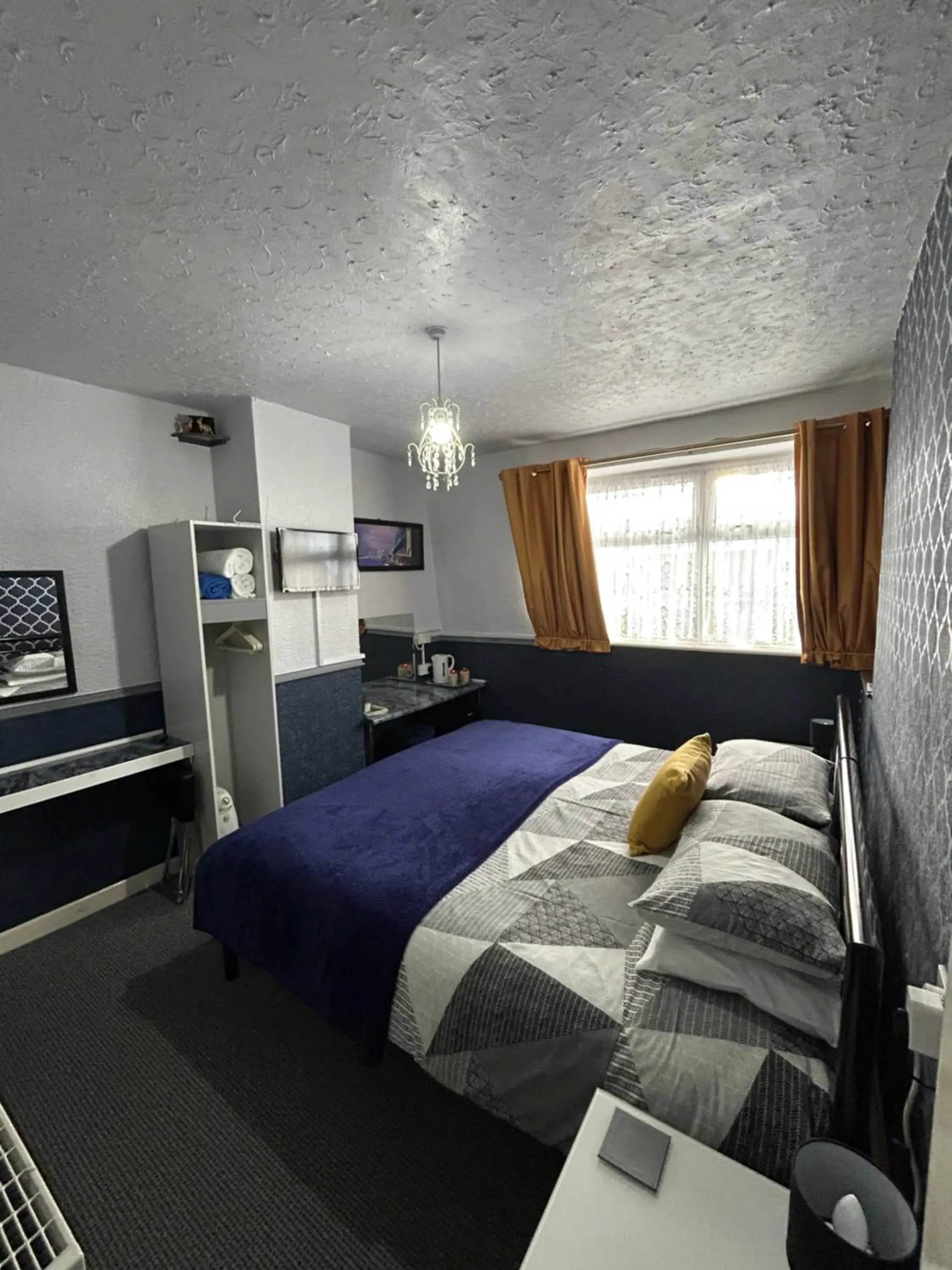 Standard King Room in Hornby Villa B&B Couples & Families Only- Quiet Central Location- Near To Winter Gardens Standard King Room in Hornby Villa B&B Couples & Families Only- Quiet Central Location- Near To Winter Gardens
