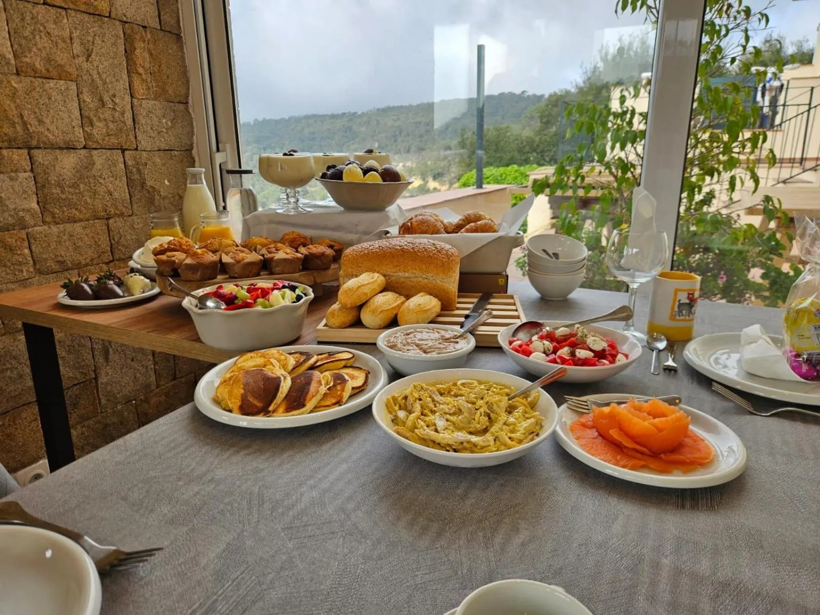 Buffet breakfast in La Roqueta Hotel
