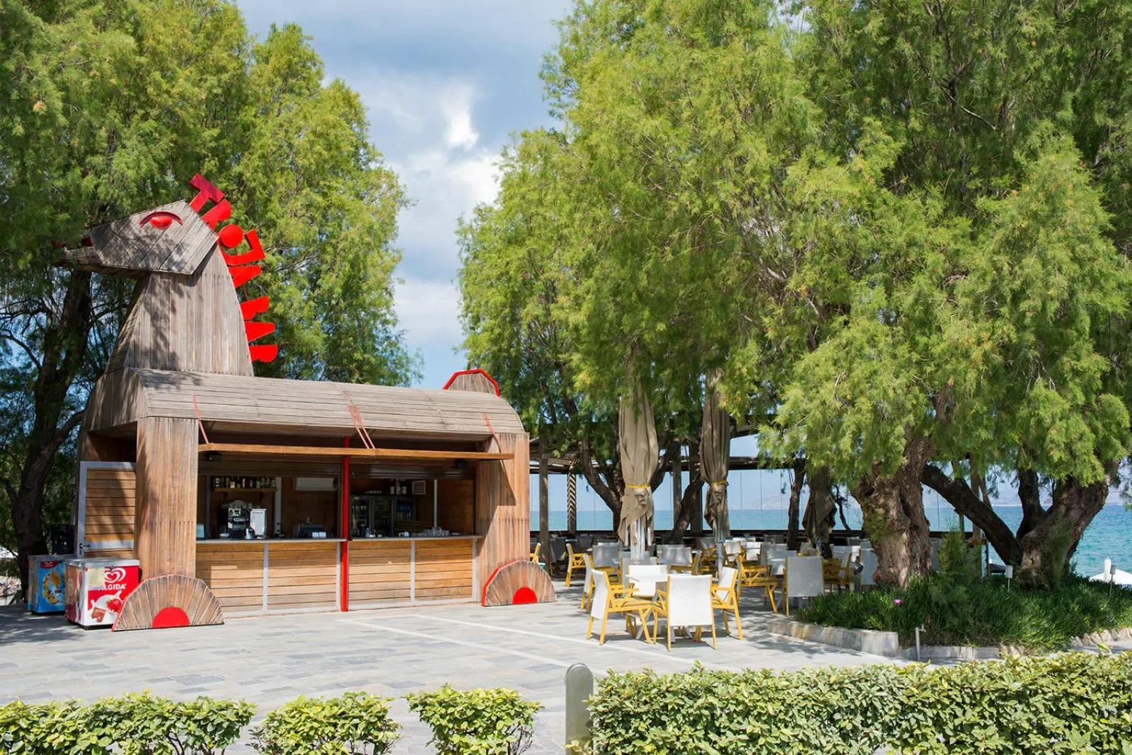 Food and drinks in Neptune Luxury Resort