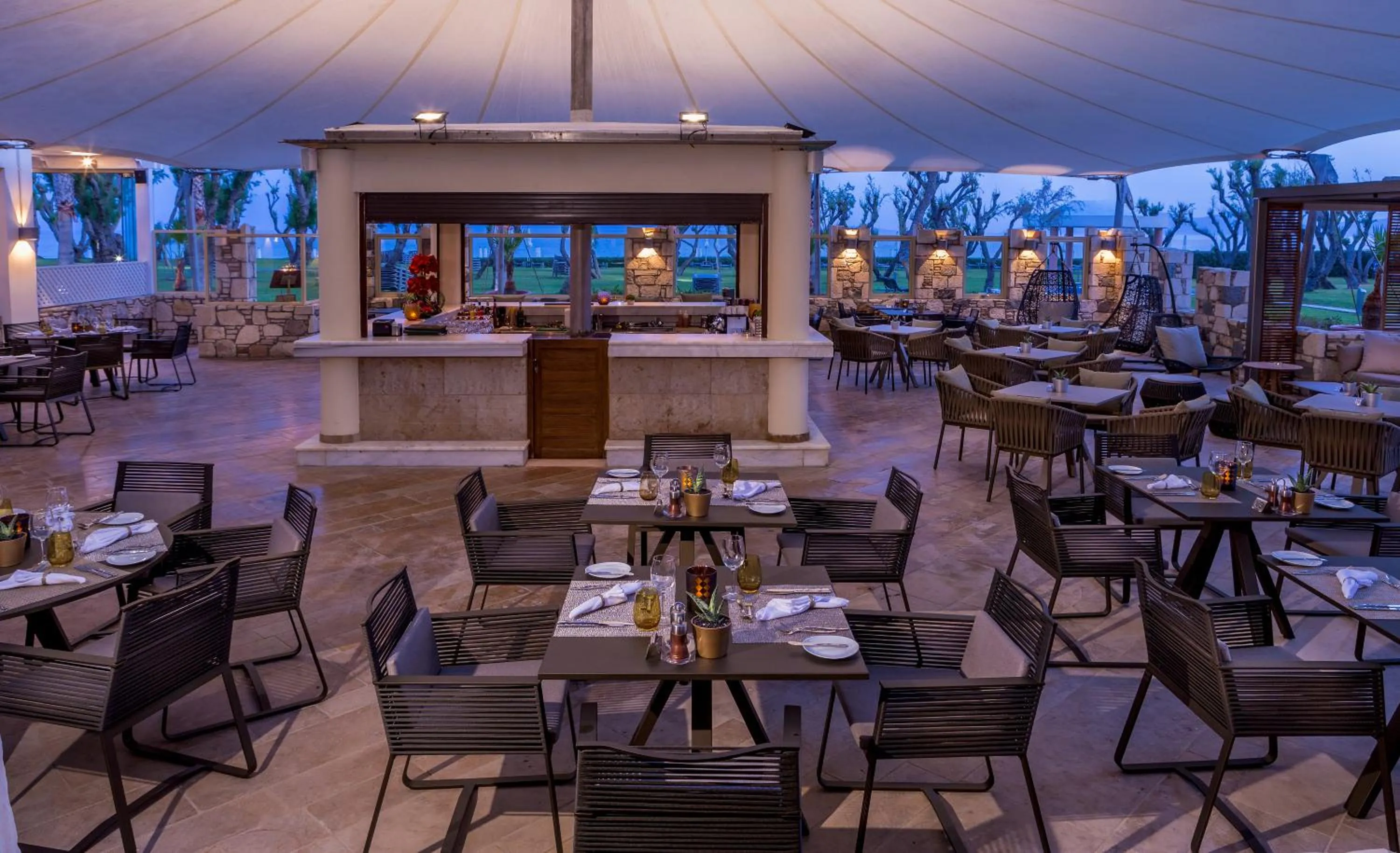 Restaurant/places to eat in Neptune Luxury Resort