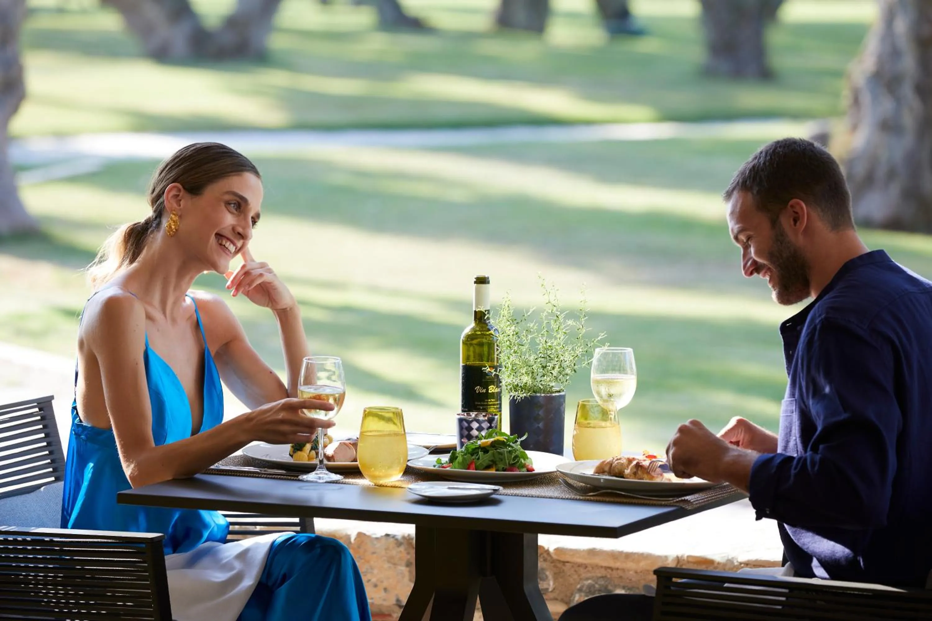 Restaurant/places to eat in Neptune Luxury Resort